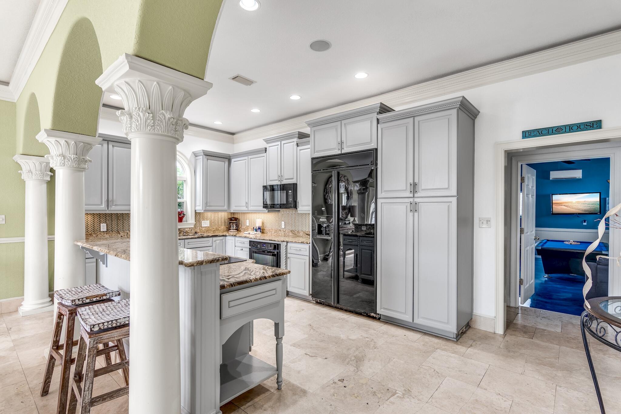 CRYSTAL SHORES - Residential