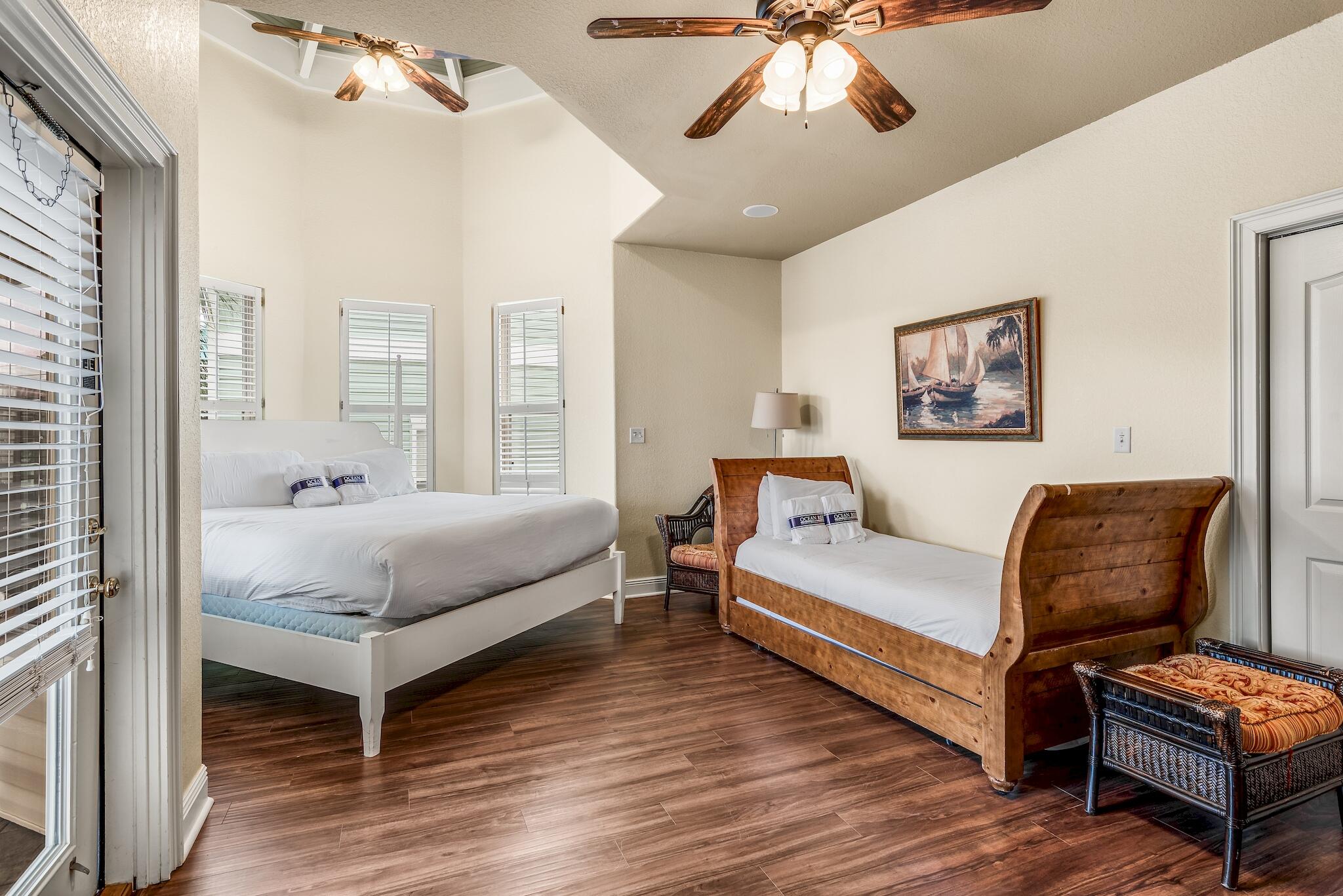 CRYSTAL SHORES - Residential