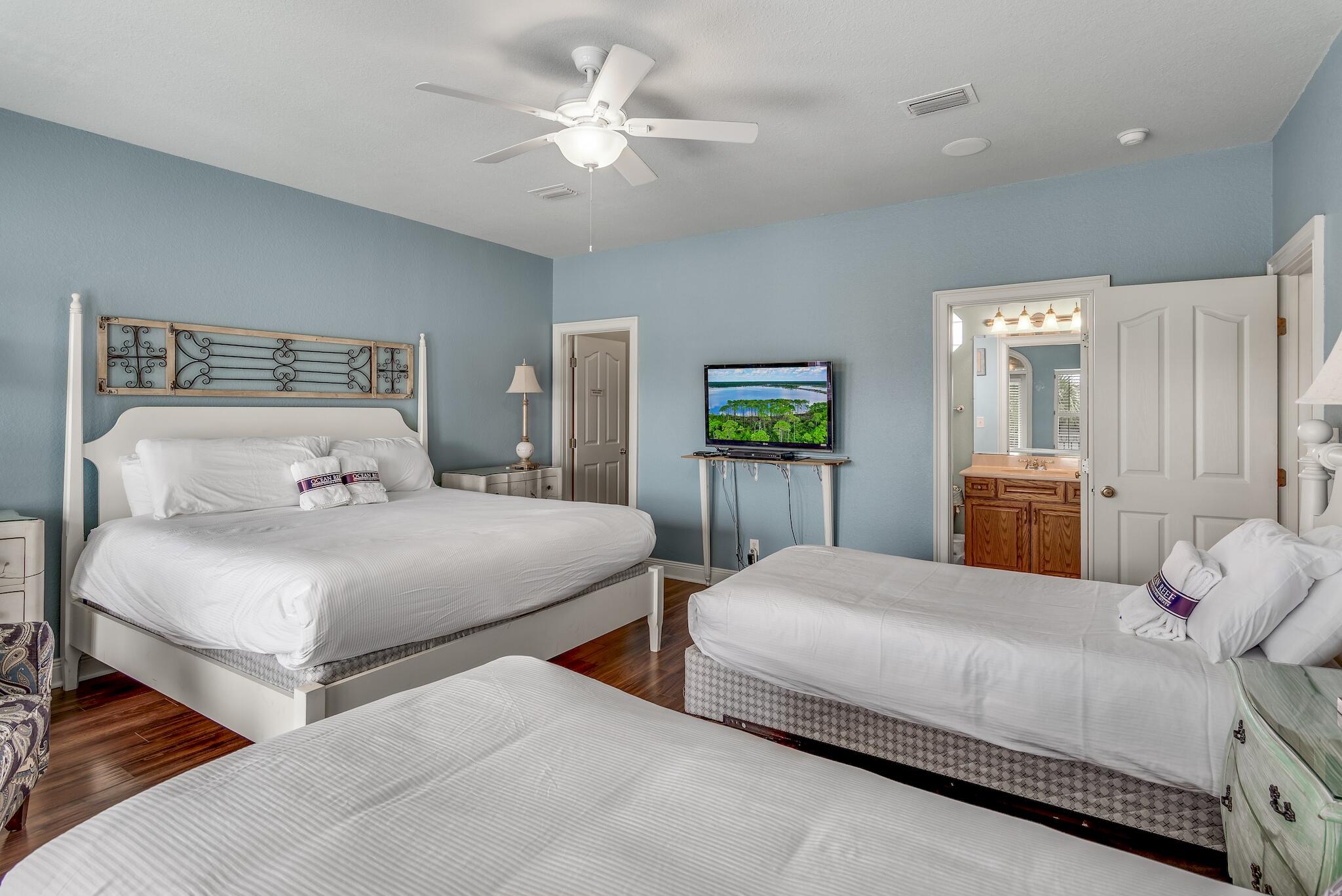 CRYSTAL SHORES - Residential