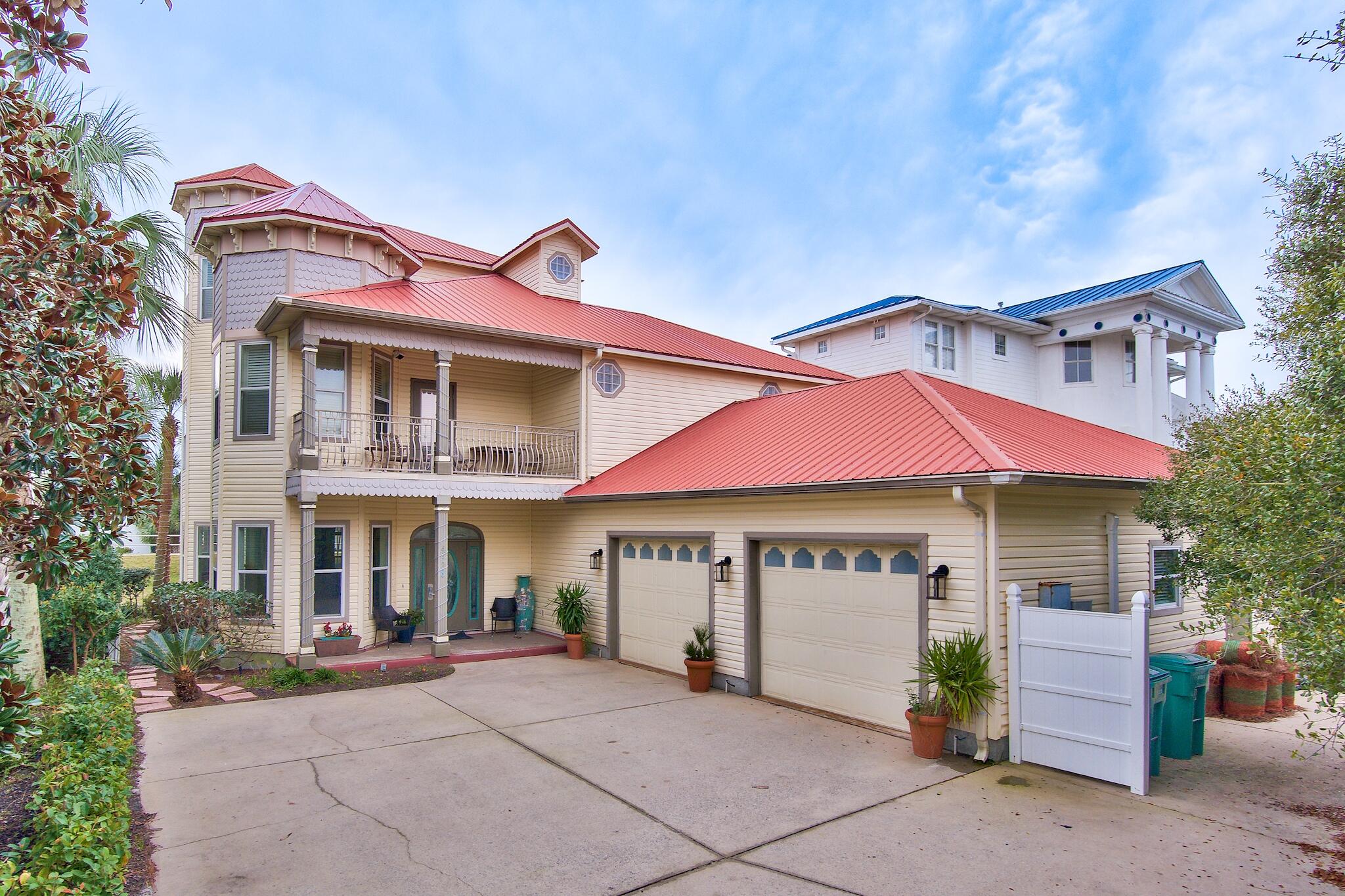 CRYSTAL SHORES - Residential