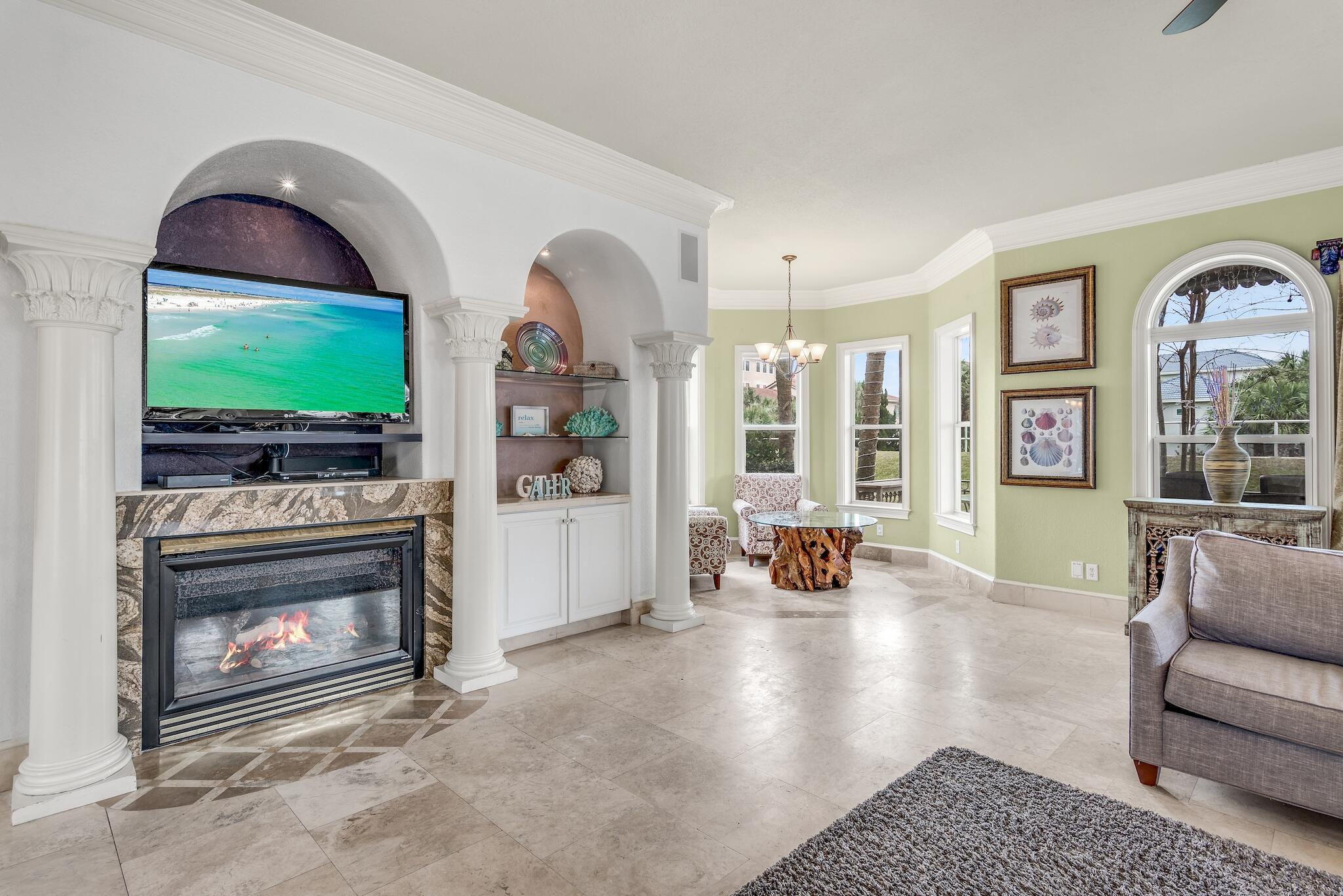 CRYSTAL SHORES - Residential