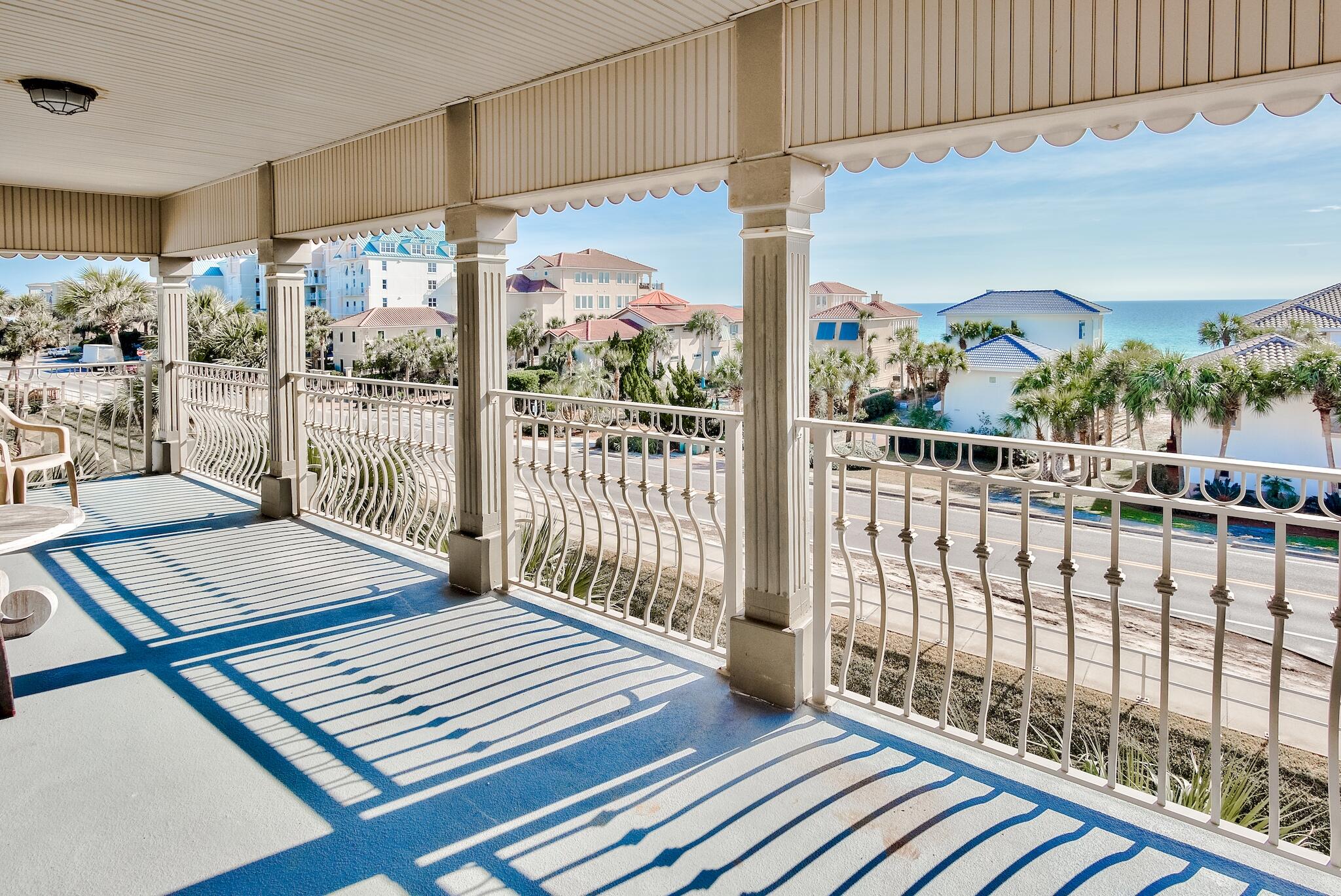 CRYSTAL SHORES - Residential