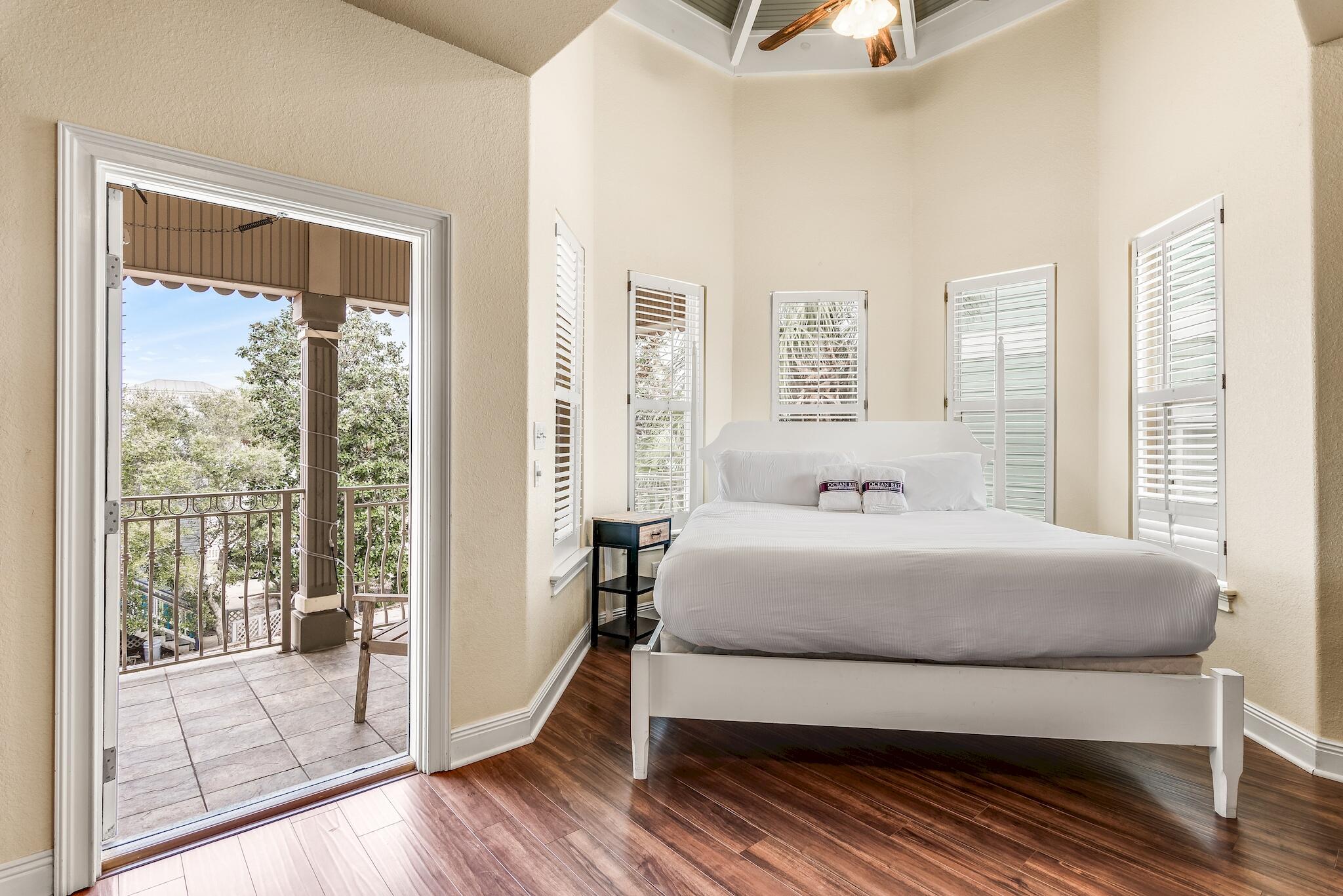 CRYSTAL SHORES - Residential