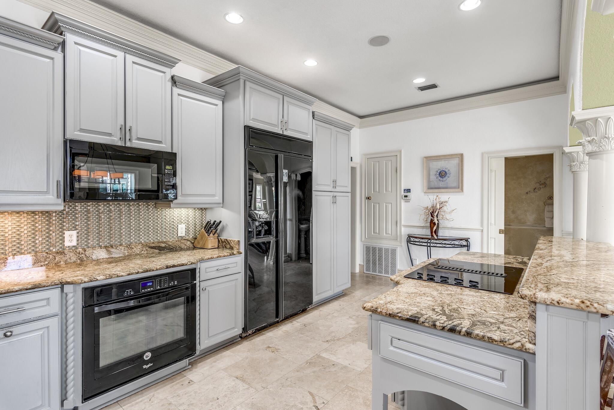 CRYSTAL SHORES - Residential