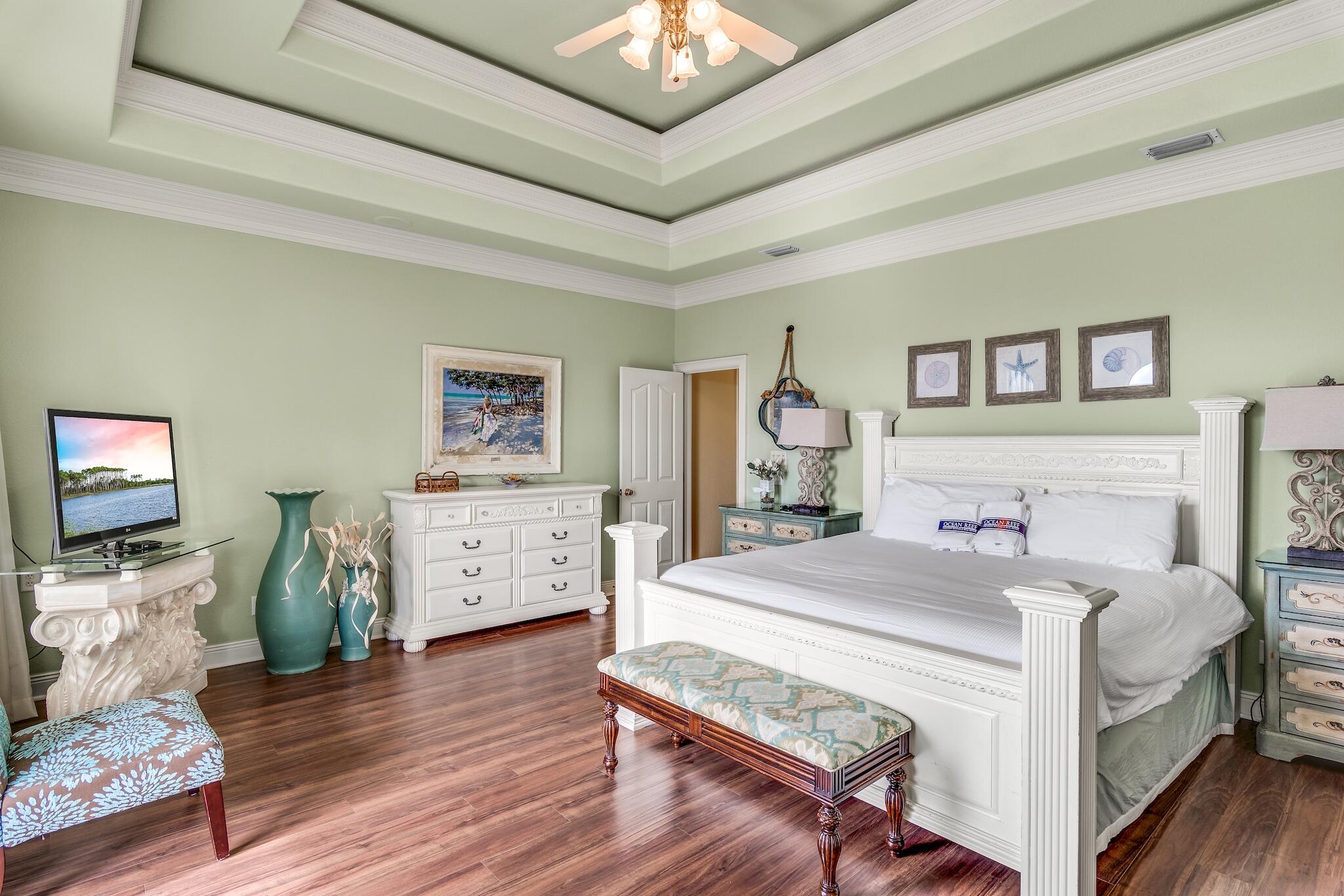 CRYSTAL SHORES - Residential