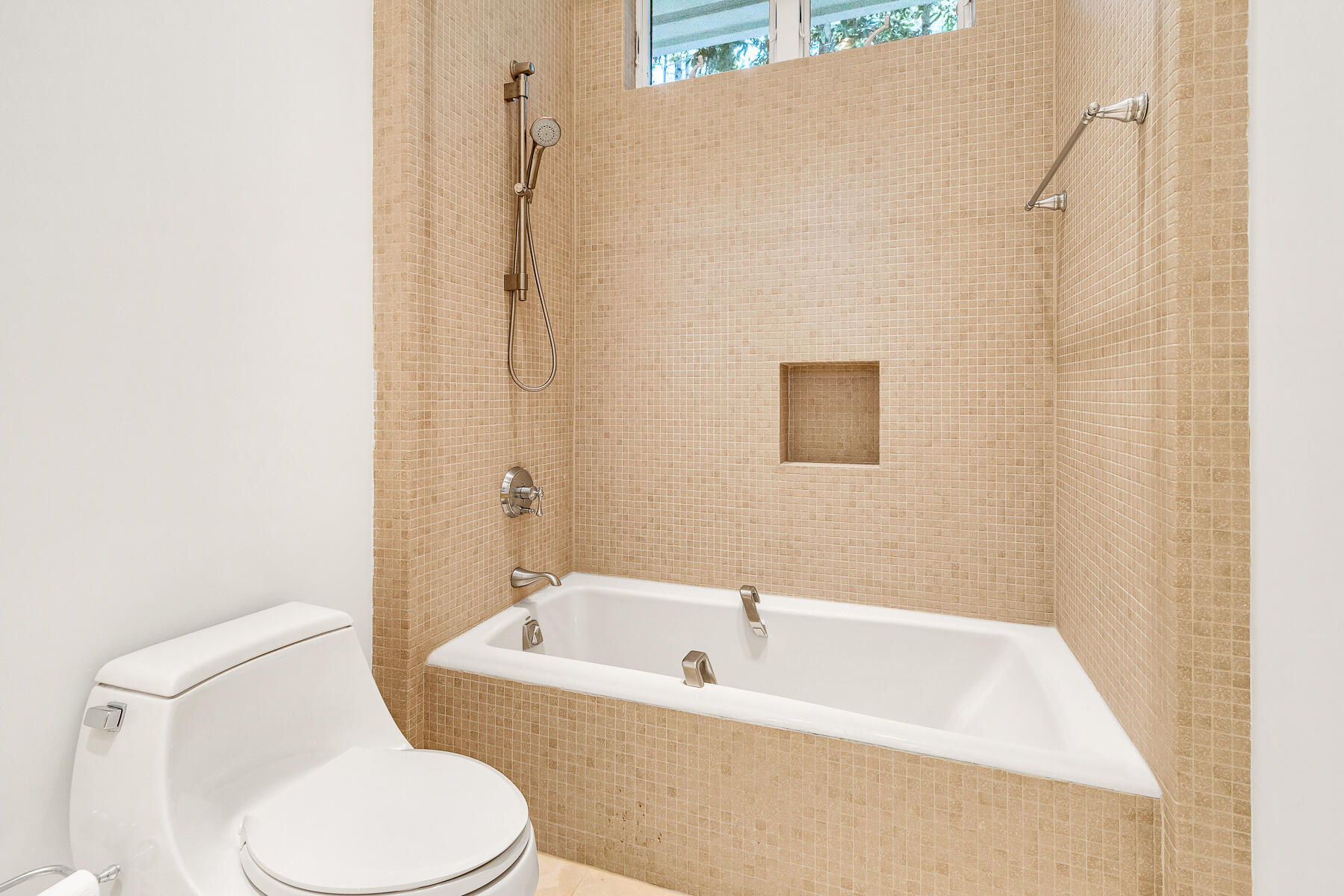 BAYTOWNE AVENUE - Residential