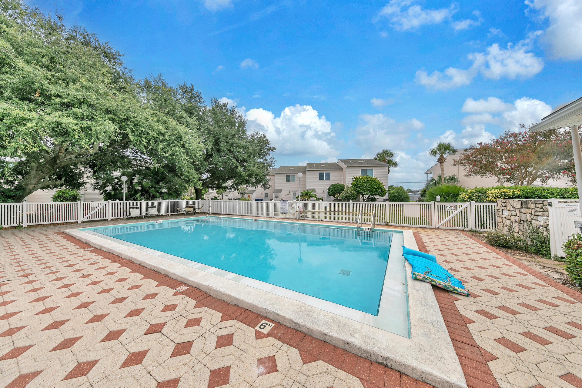 WOODLAND SHORES T/H PH 2 - Residential