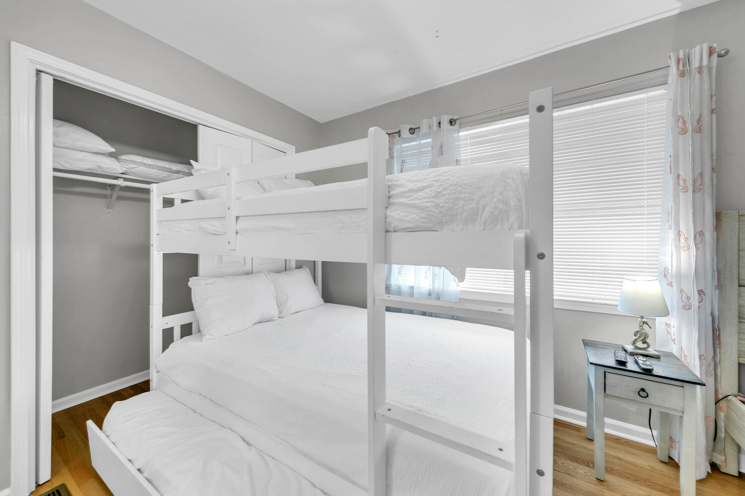 WOODLAND SHORES T/H PH 2 - Residential