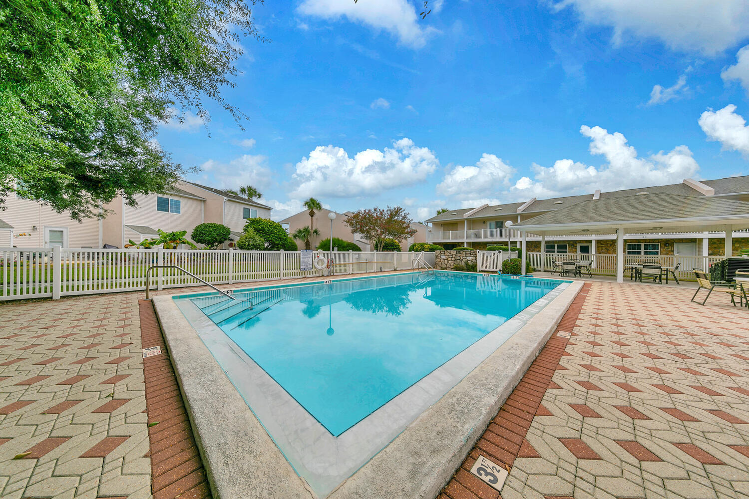 WOODLAND SHORES T/H PH 2 - Residential