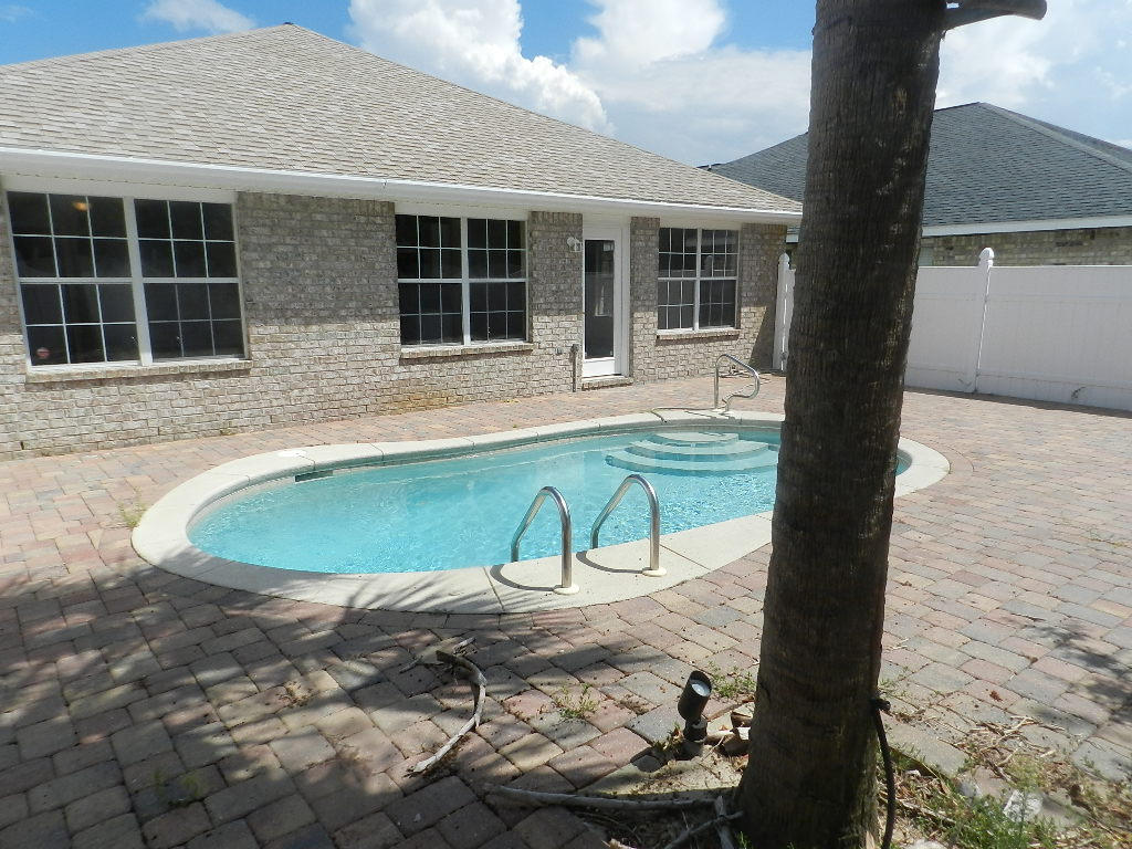 PARADISE RETREAT - Residential