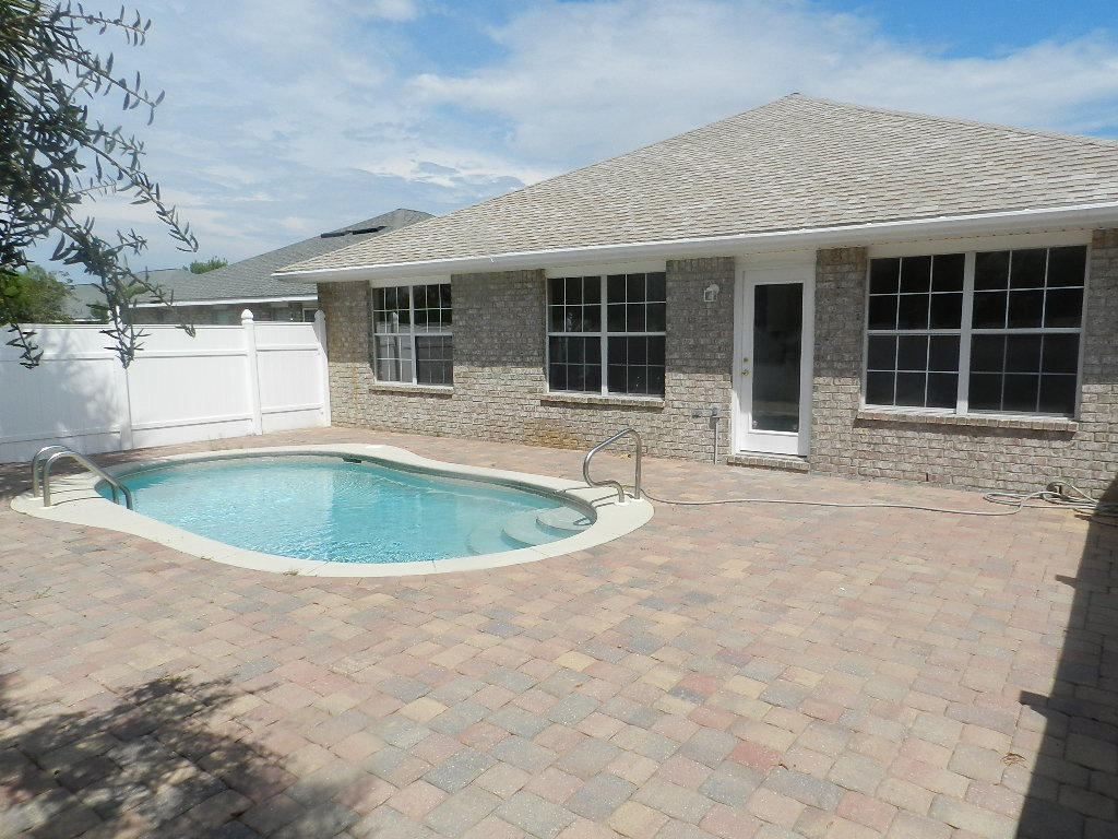 PARADISE RETREAT - Residential