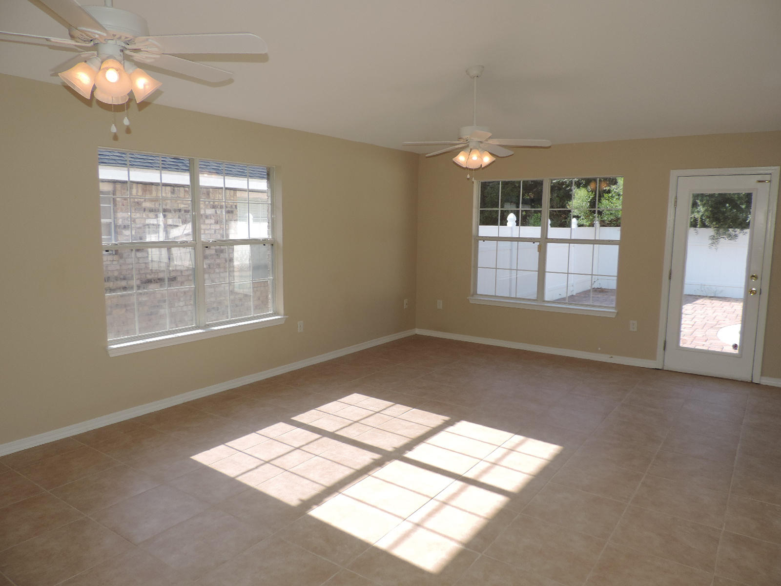 PARADISE RETREAT - Residential