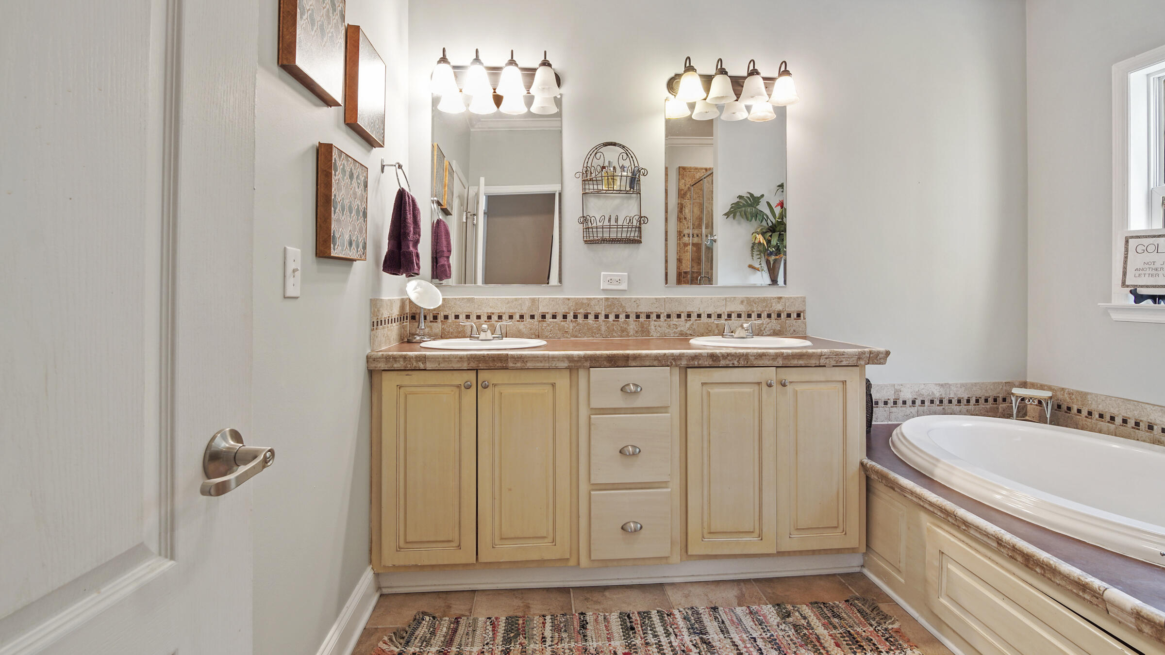 MAGNOLIA BEACH - Residential