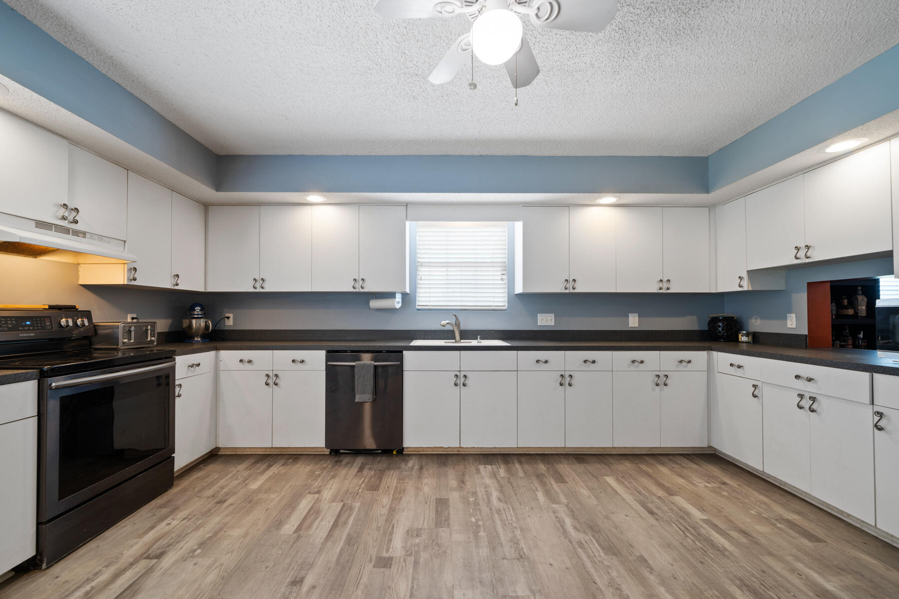 KELL-AIRE GARDENS - Residential