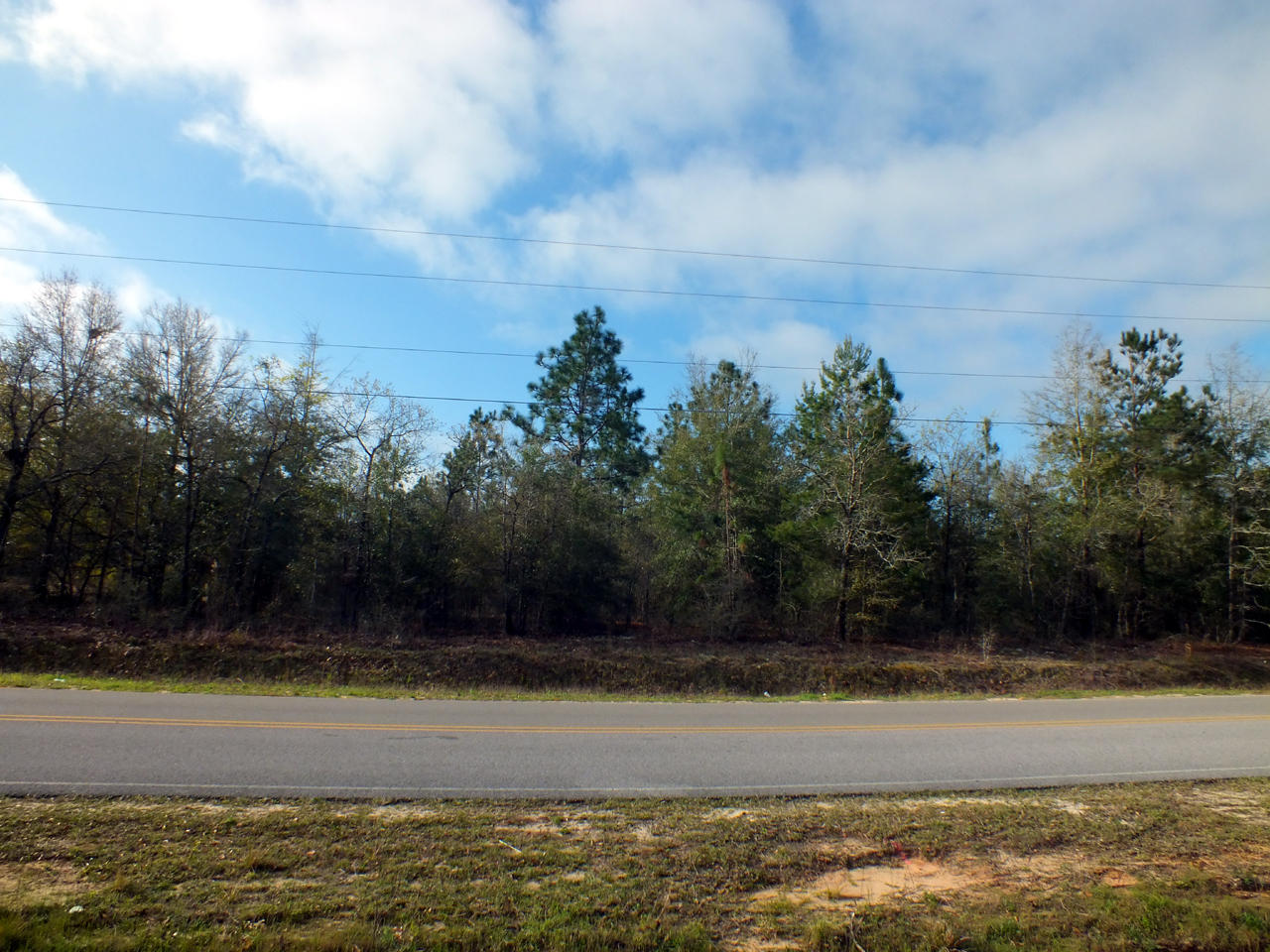 Very nice, large lot with frontage on both Oakwood Lakes Boulevard and Commerce Drive located only a couple of miles from historic downtown DeFuniak Springs. Less than 1 hour to the beaches of South Walton. City water, electric, phone and cable available. A septic tank will be required.