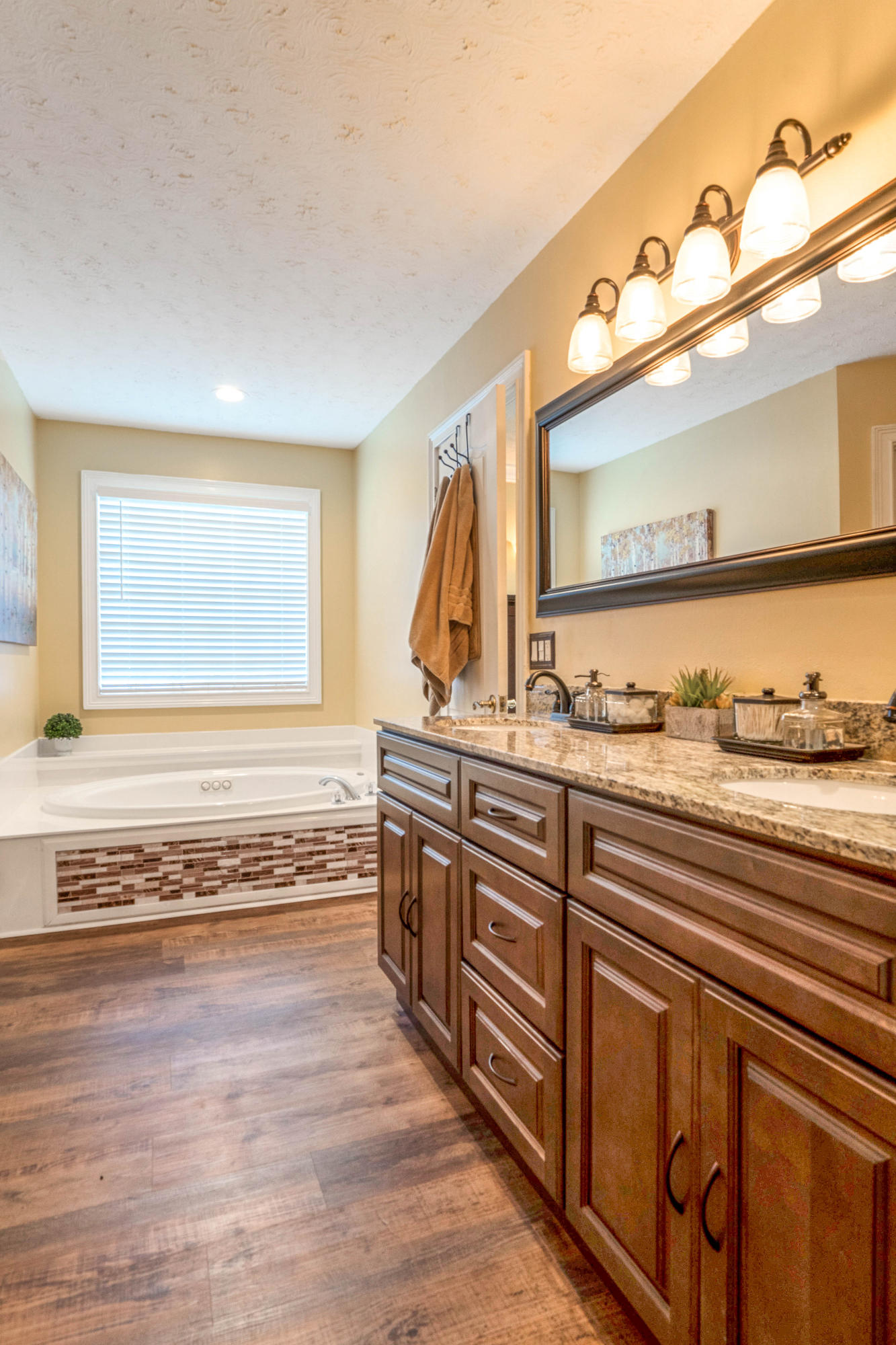 HOLLEY BY THE SEA - Residential