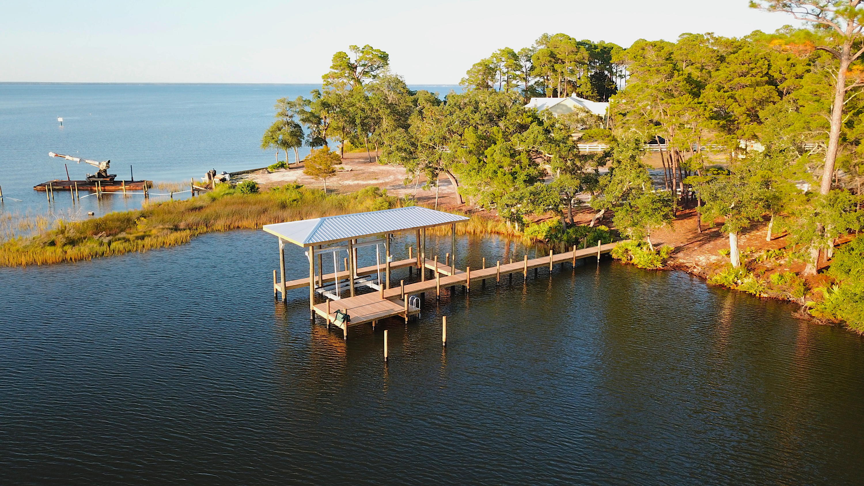 HEWETT BAYOU - Land