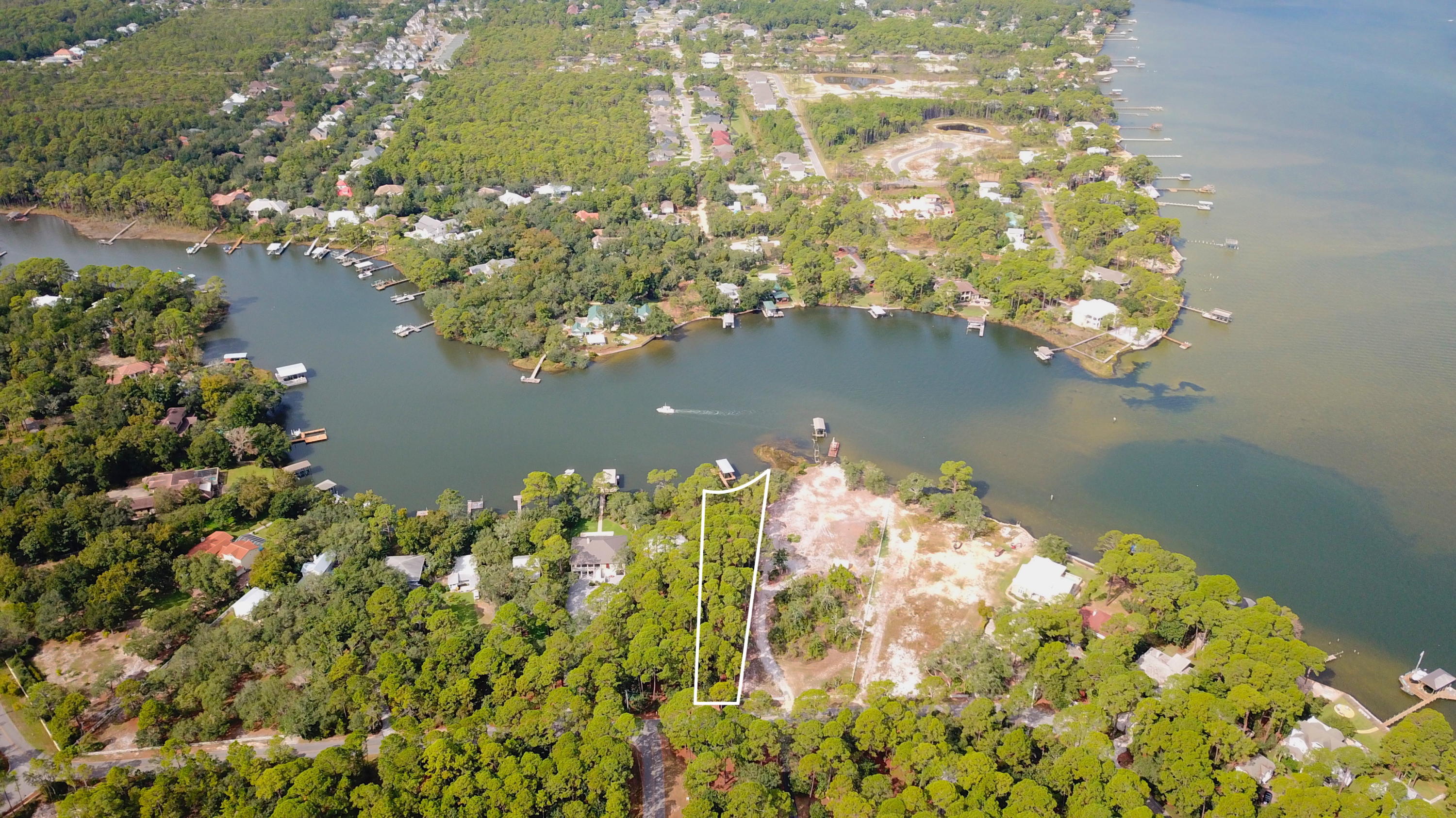 HEWETT BAYOU - Land
