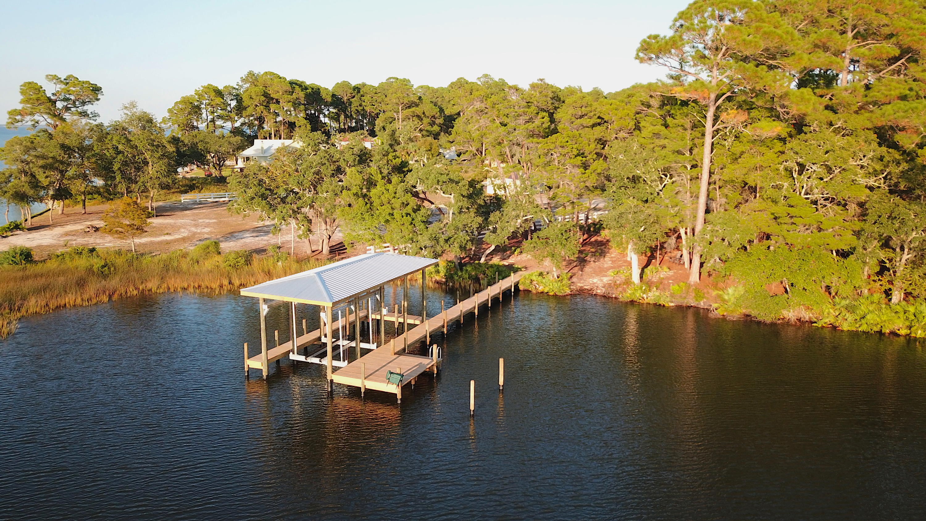 HEWETT BAYOU - Land