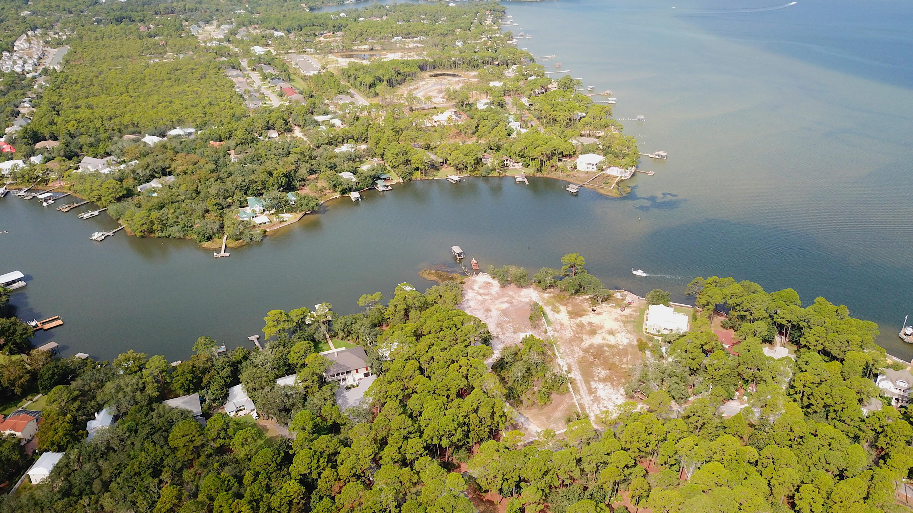 HEWETT BAYOU - Land