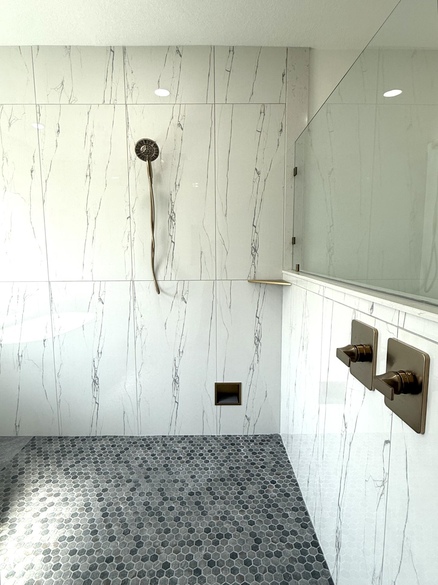 HOLLEY BY THE SEA - Residential