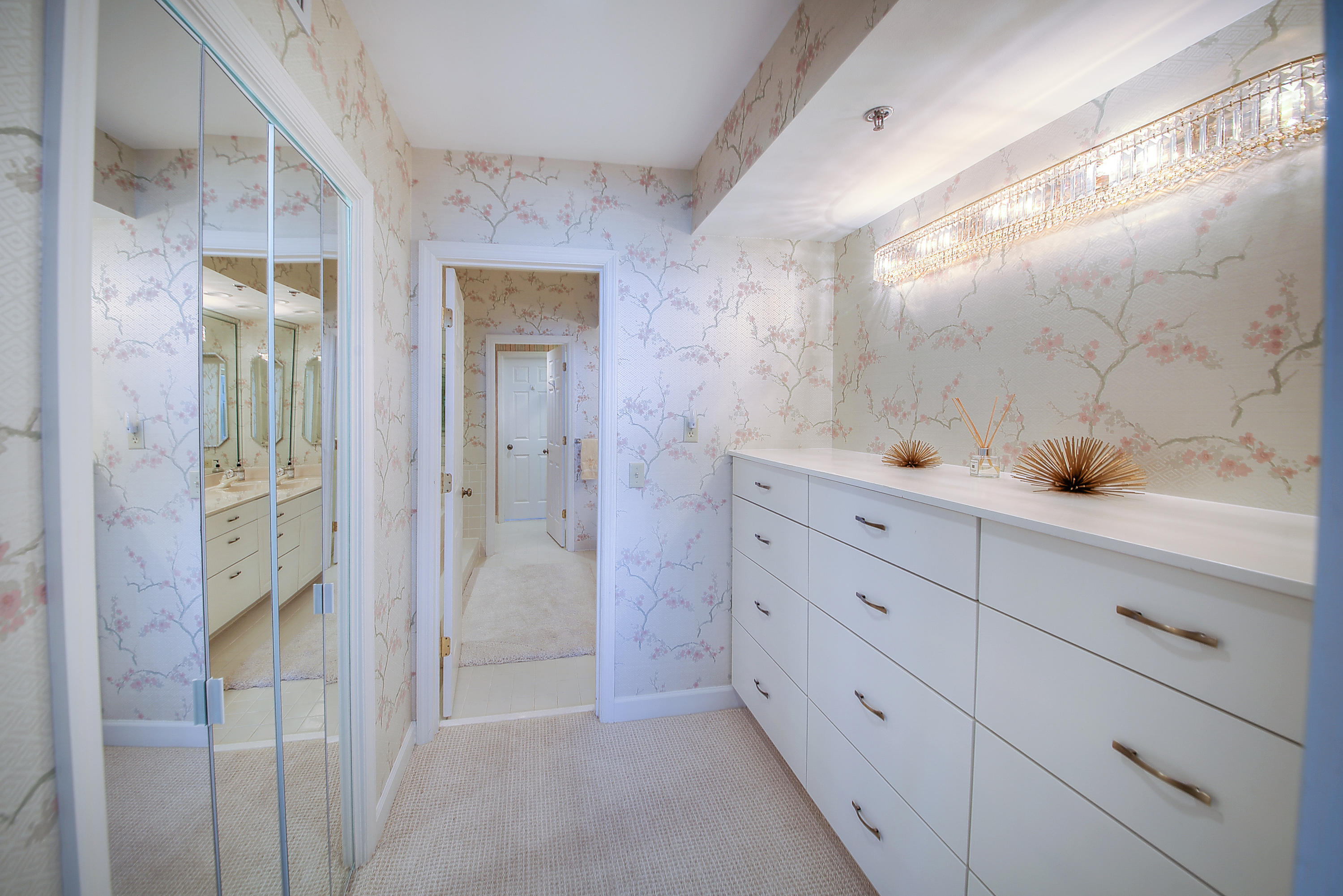 Summerwinds Condo - Residential