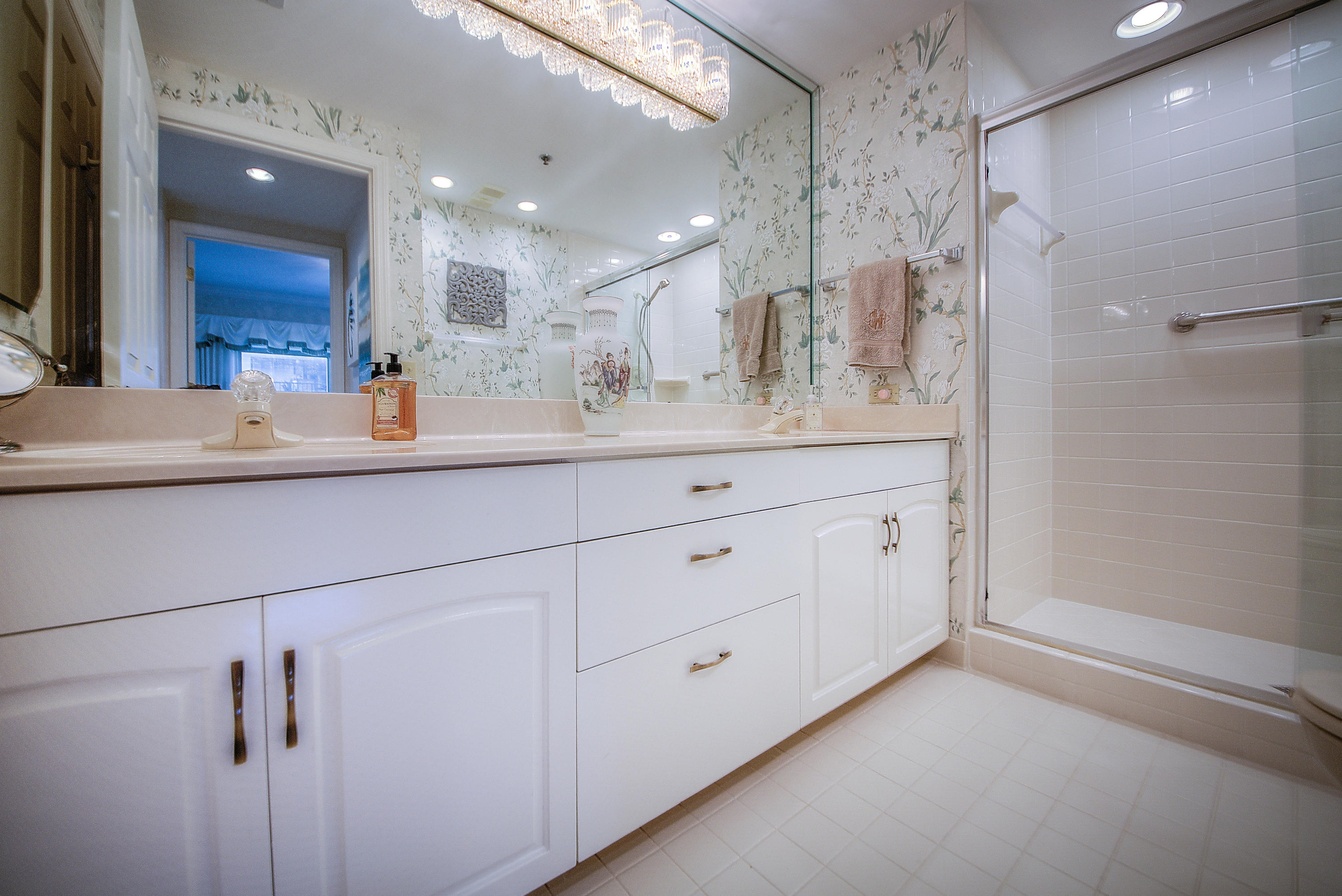 Summerwinds Condo - Residential