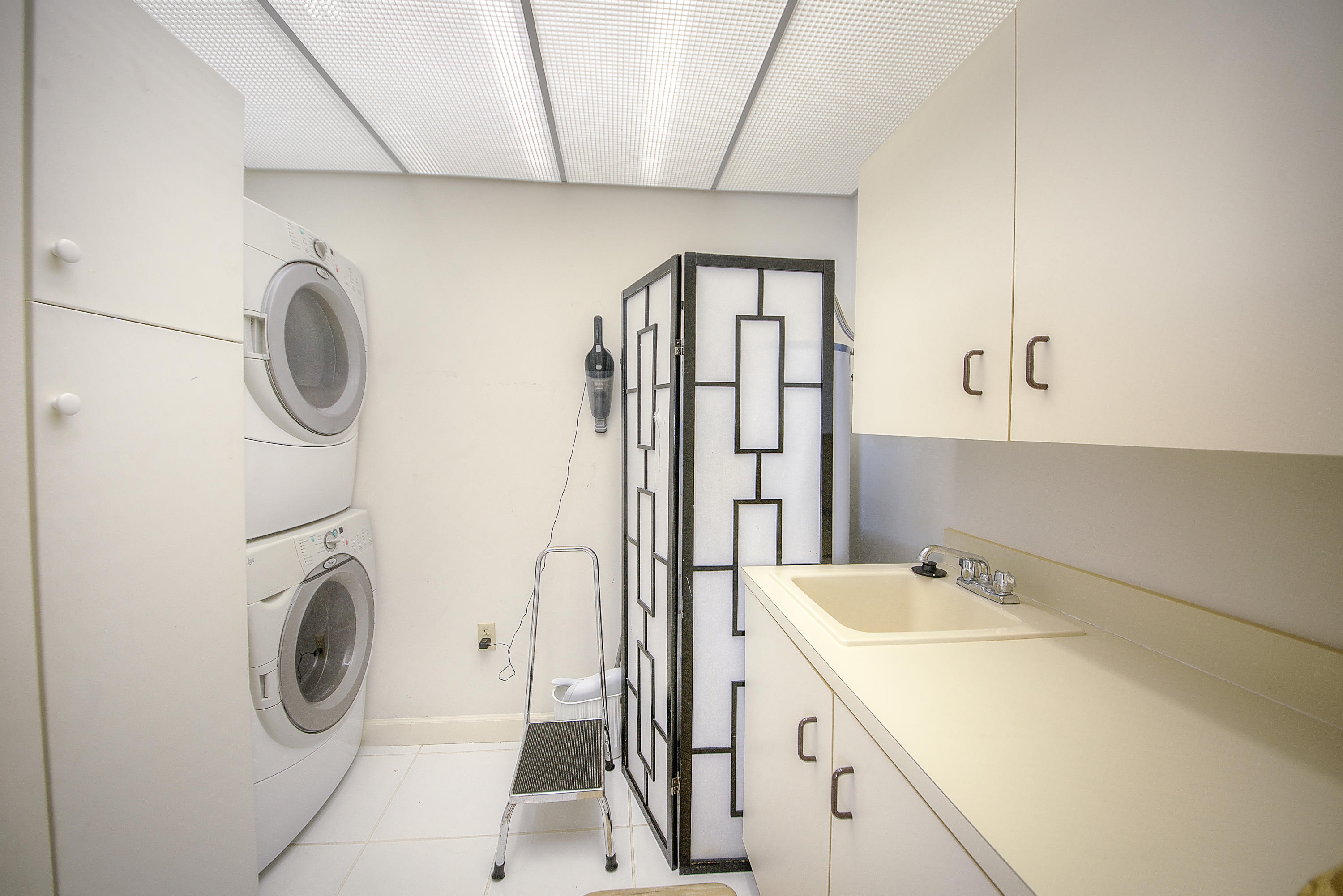 Summerwinds Condo - Residential