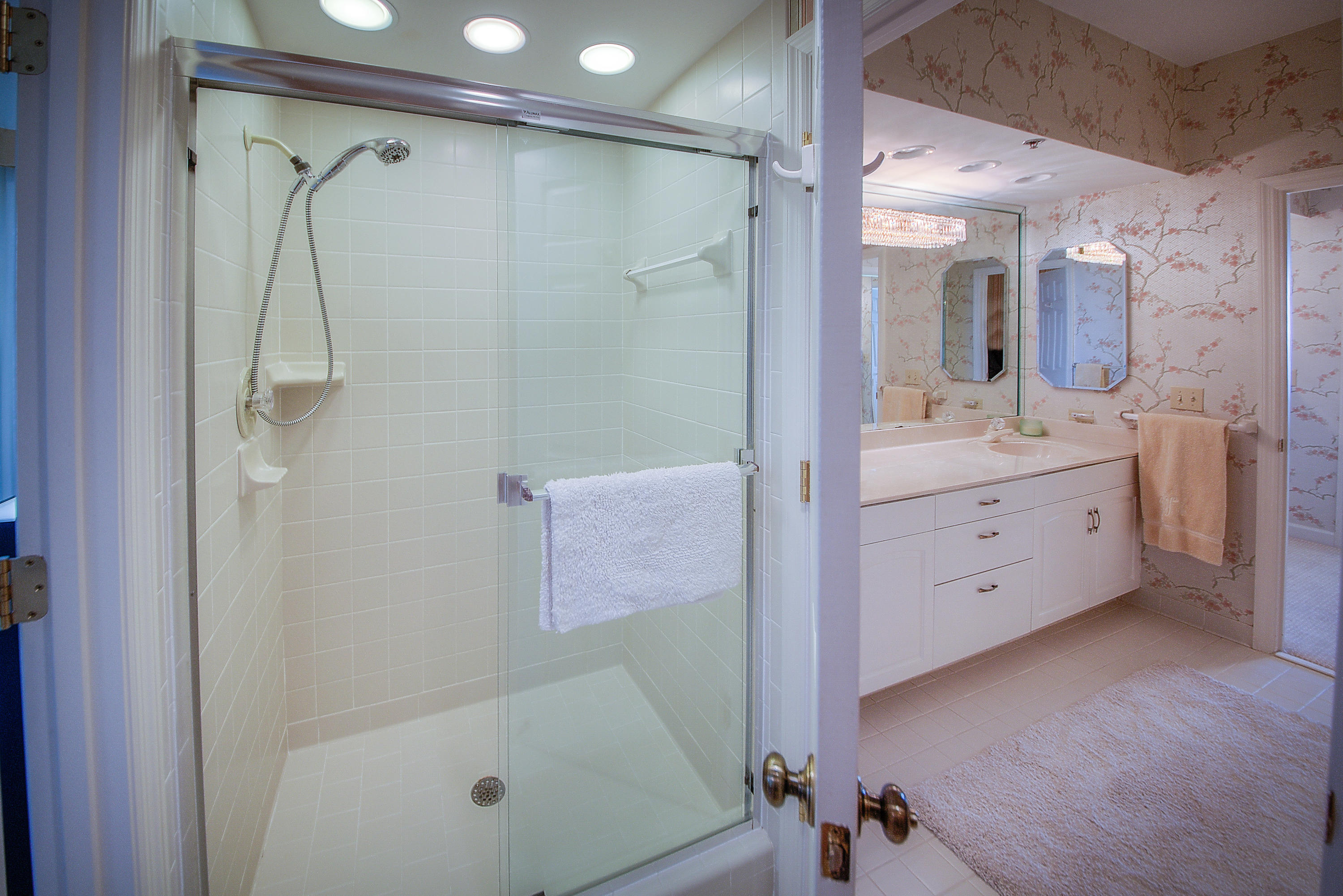 Summerwinds Condo - Residential