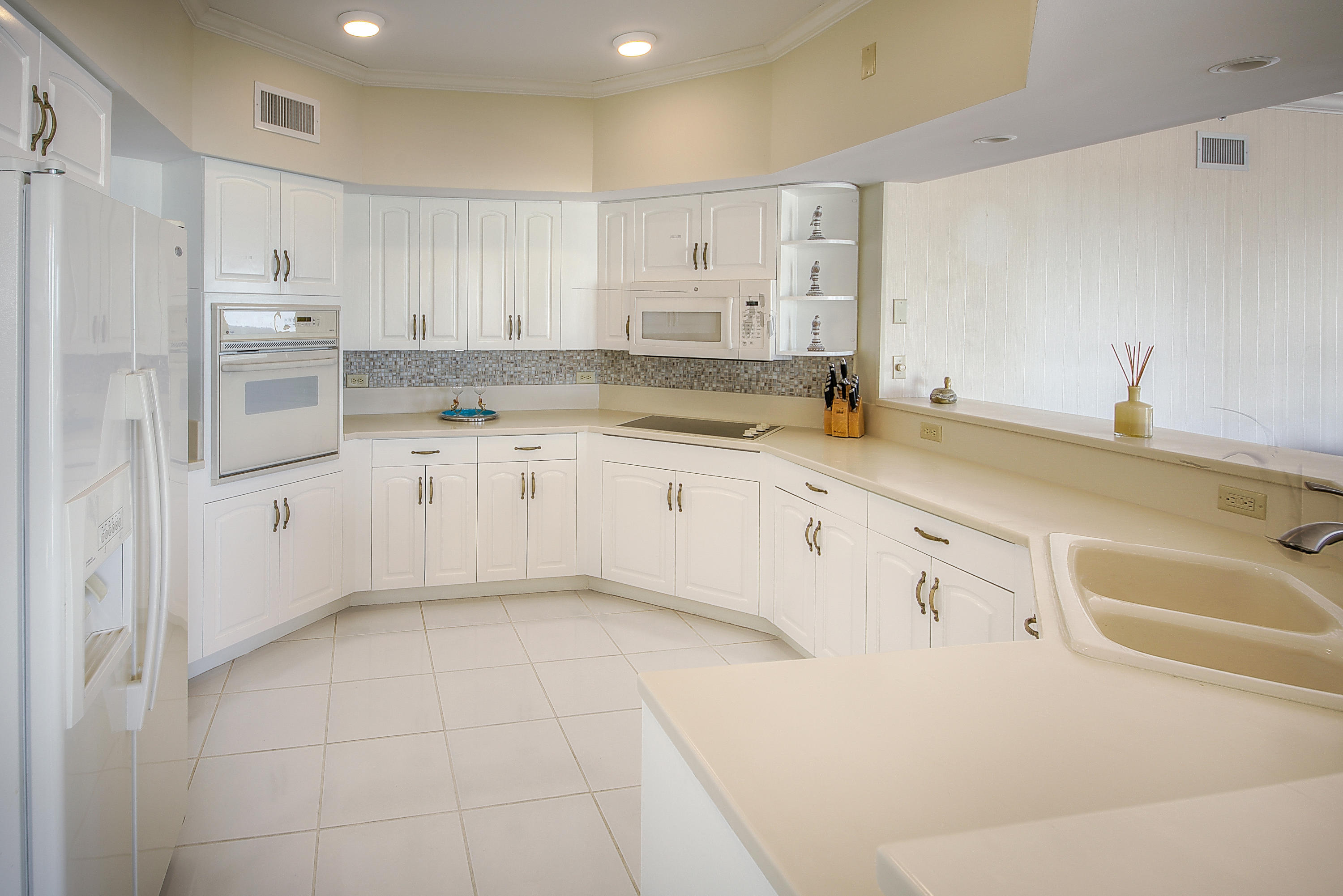 Summerwinds Condo - Residential