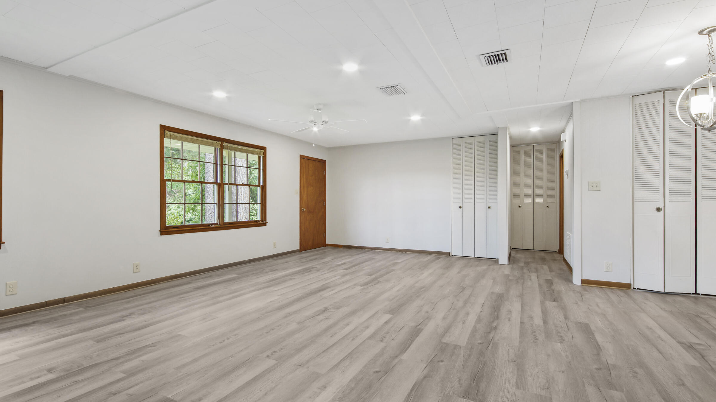 COUNTRY MANOR ESTATES - Residential