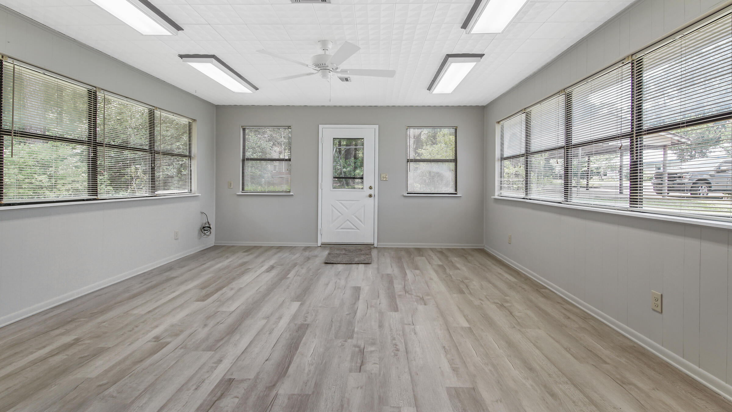 COUNTRY MANOR ESTATES - Residential