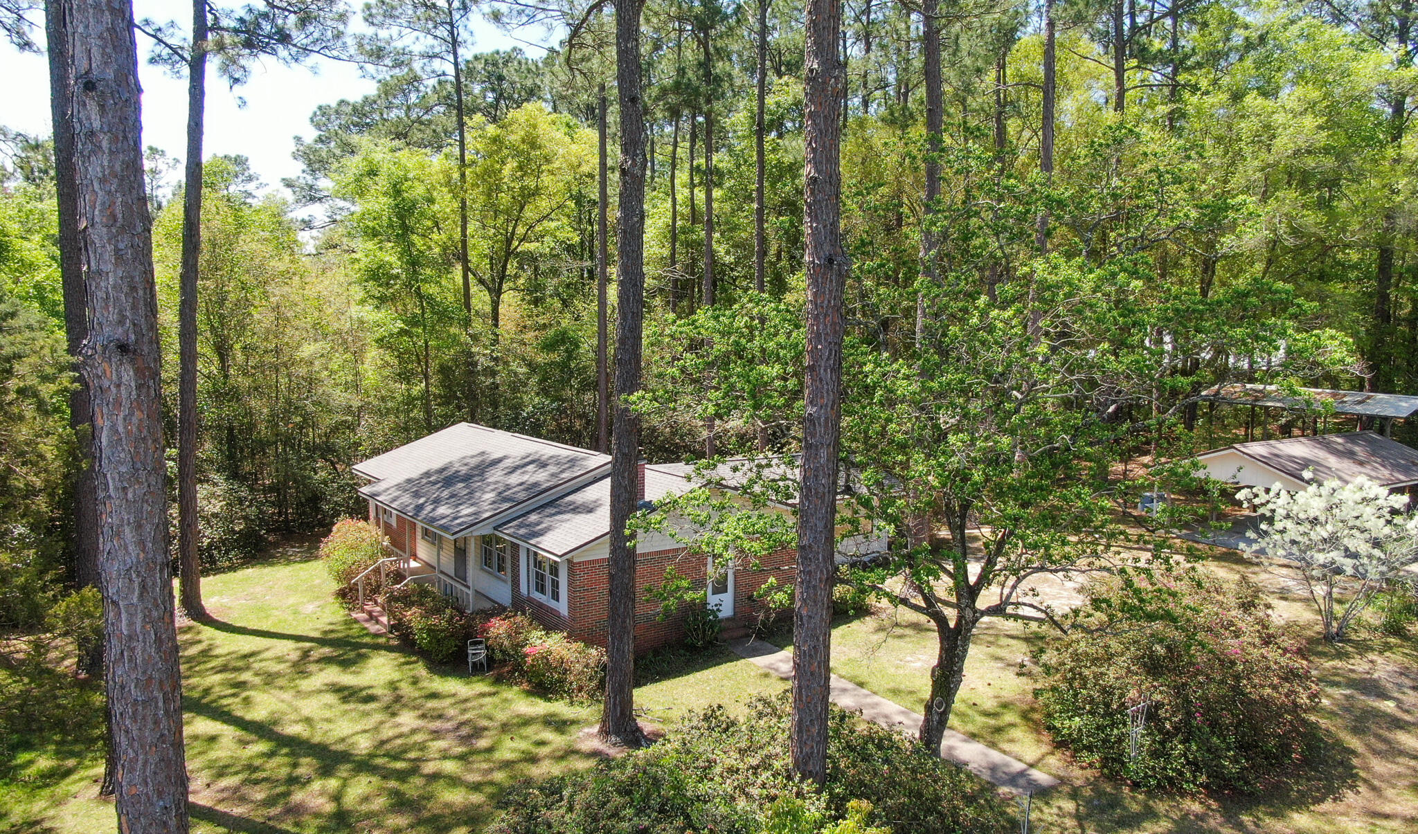 COUNTRY MANOR ESTATES - Residential