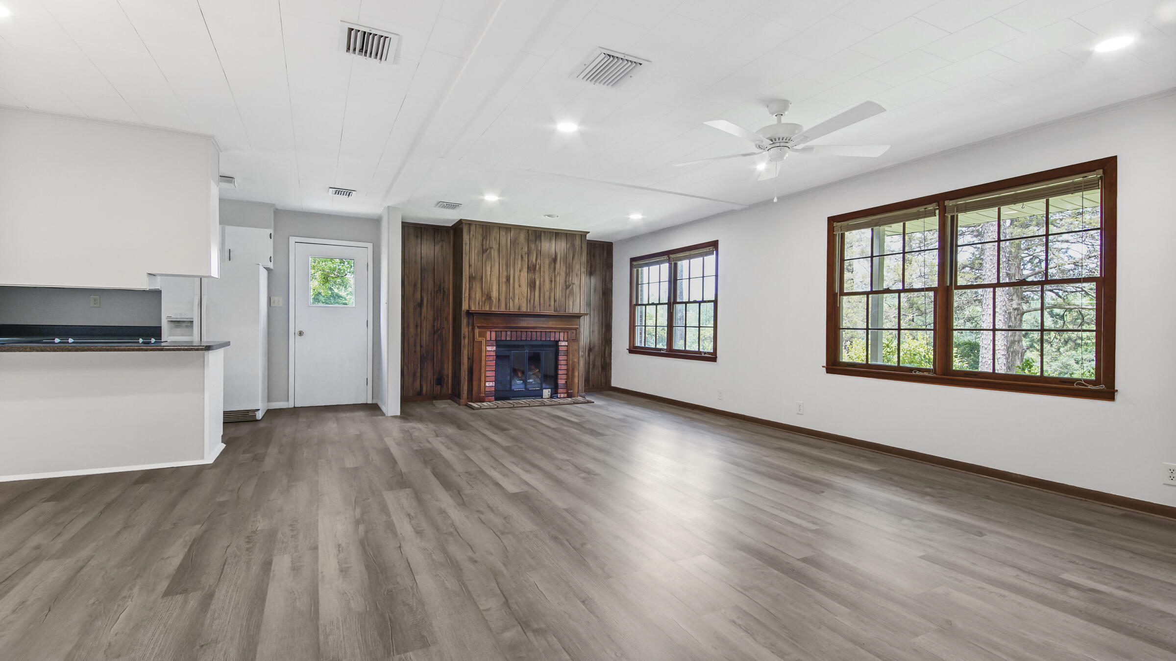 COUNTRY MANOR ESTATES - Residential