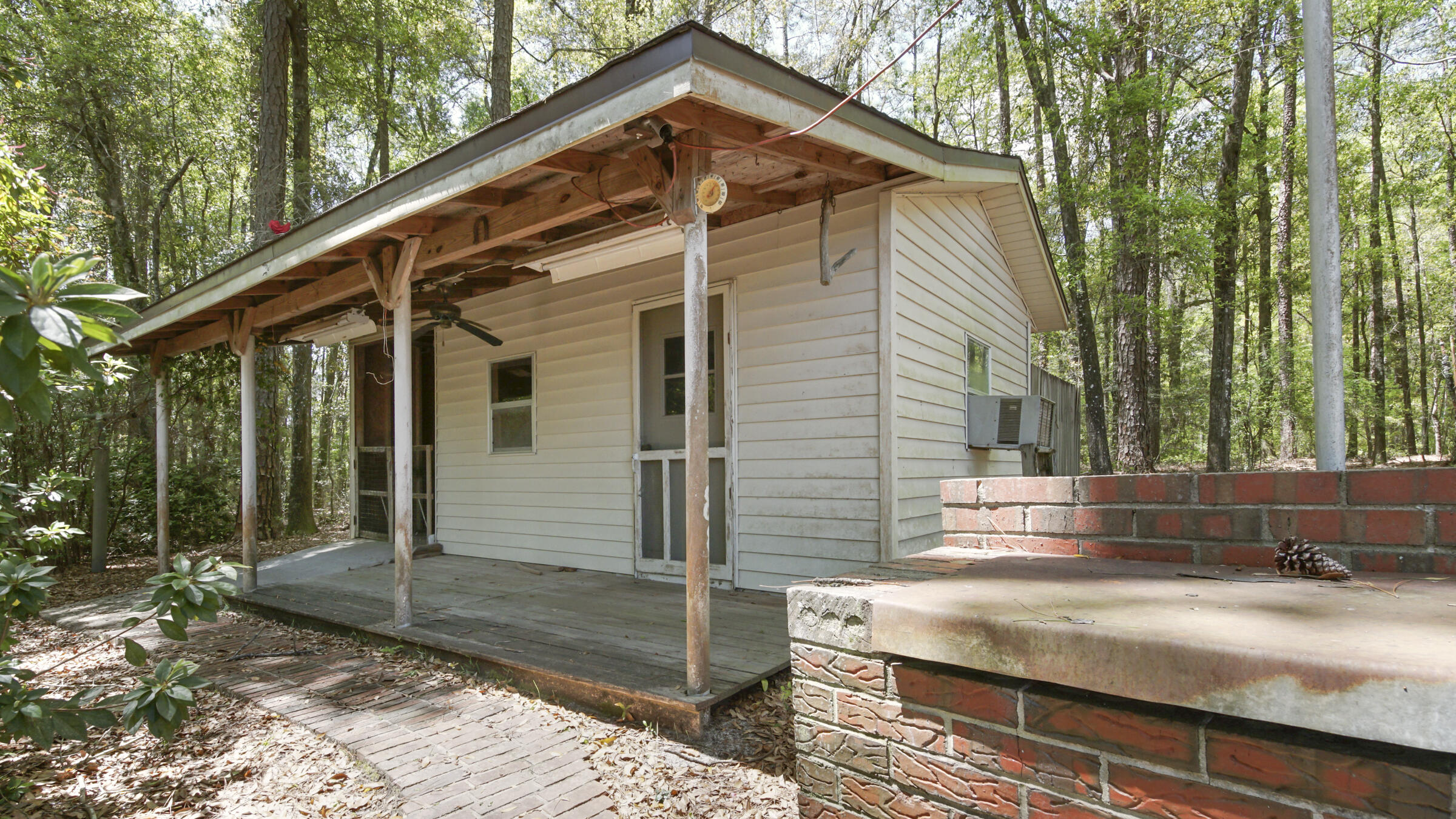 COUNTRY MANOR ESTATES - Residential