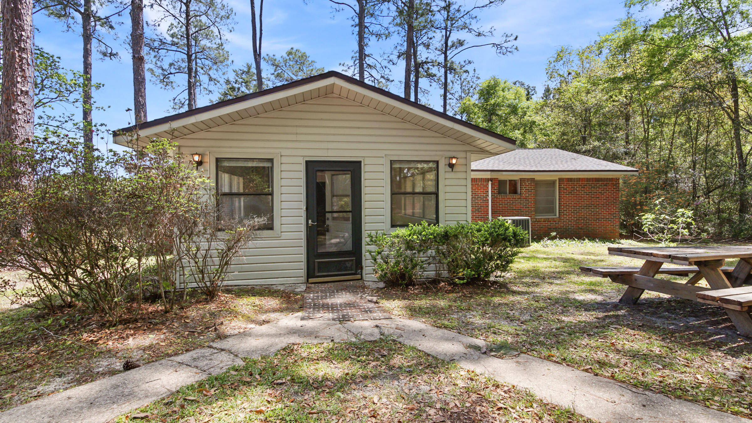 COUNTRY MANOR ESTATES - Residential