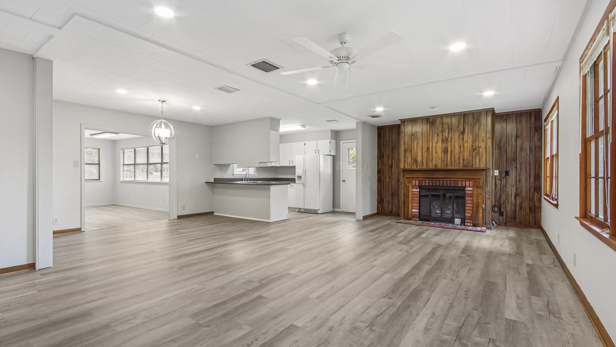 COUNTRY MANOR ESTATES - Residential