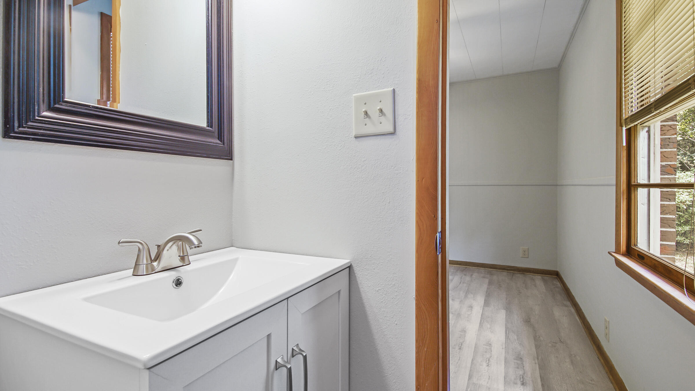 COUNTRY MANOR ESTATES - Residential