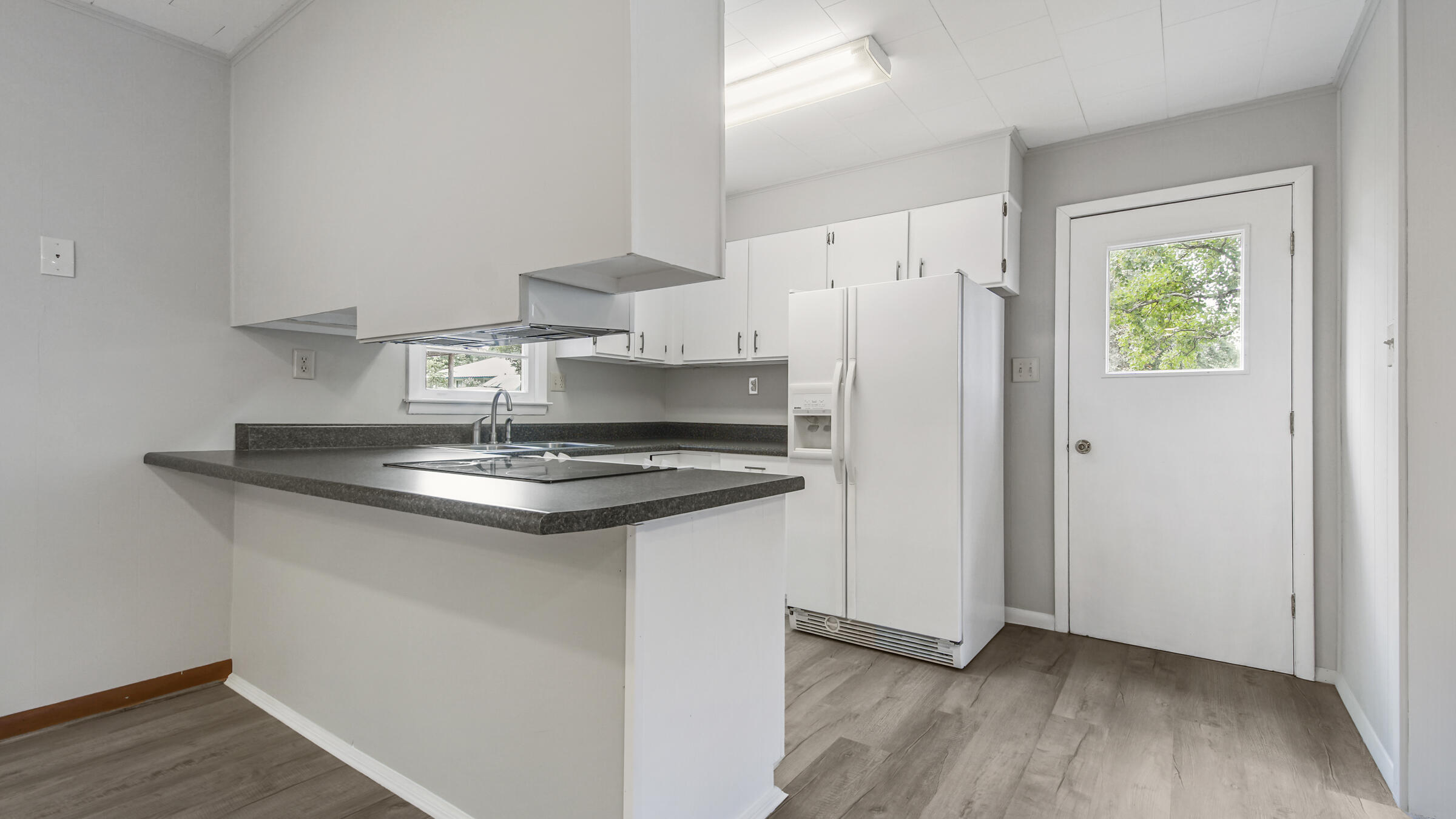 COUNTRY MANOR ESTATES - Residential