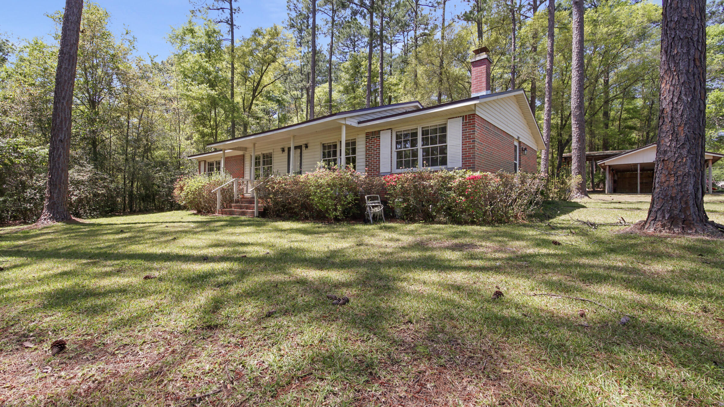 COUNTRY MANOR ESTATES - Residential