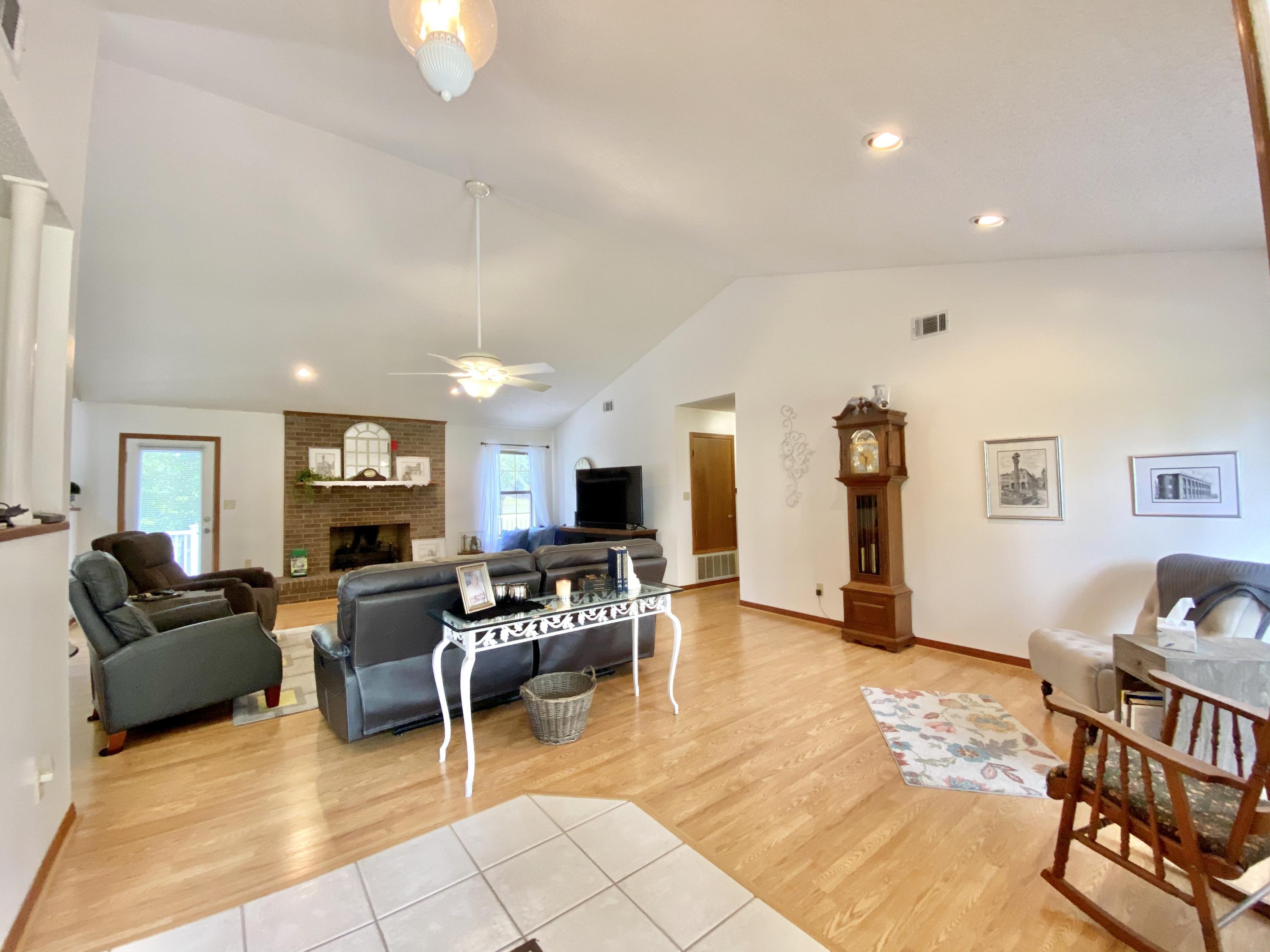 KENNEDY LAKES 1ST ADDN - Residential