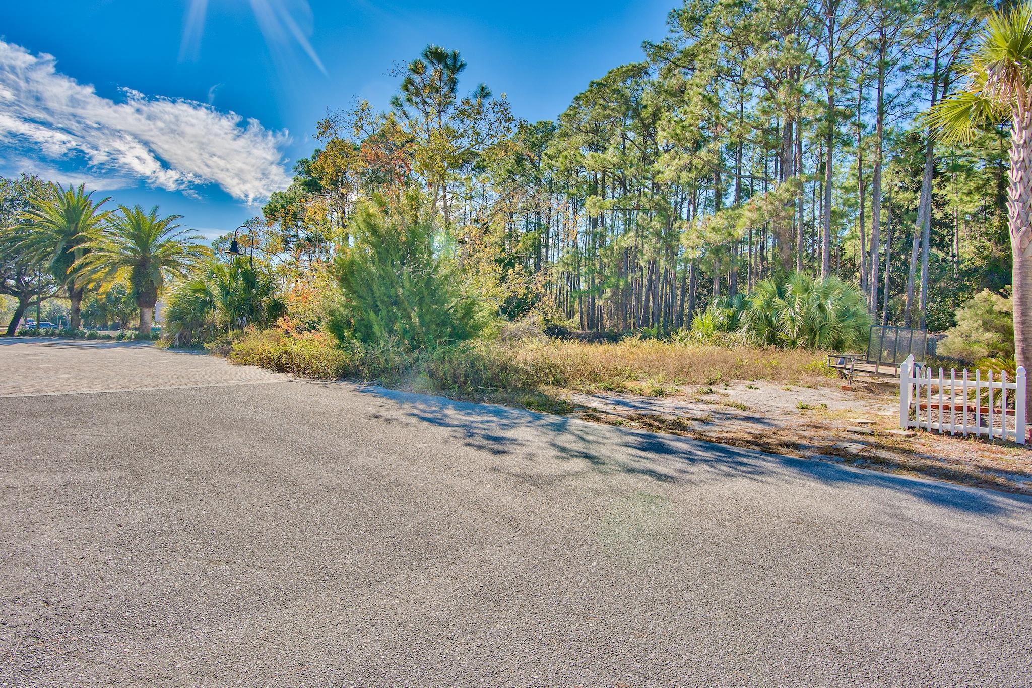 BLUE GULF RESORT - Land