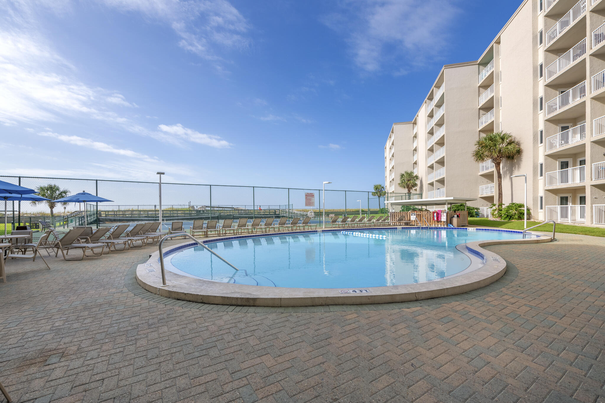 HOLIDAY SURF & RACQUET CLUB - Residential