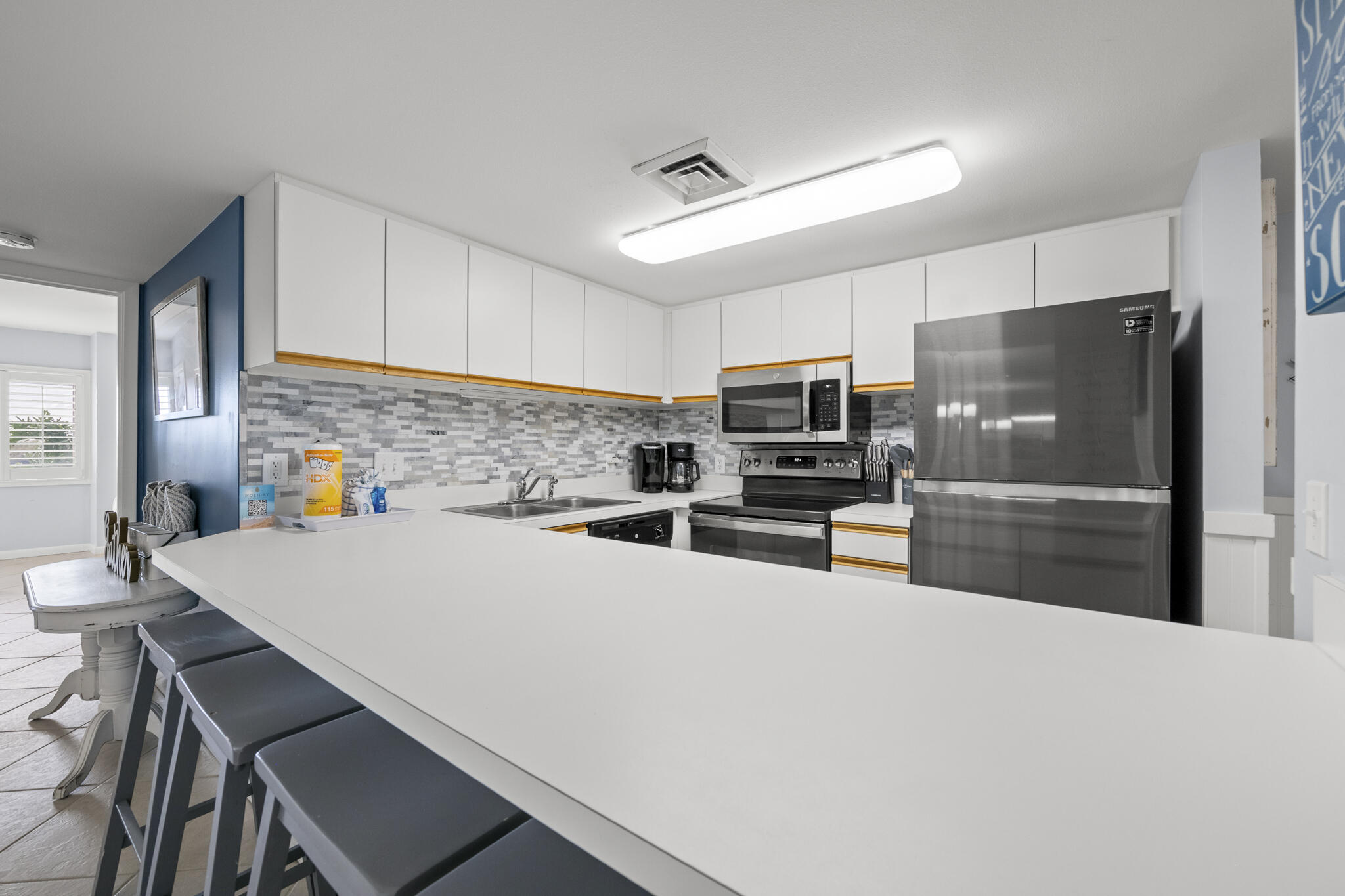 HOLIDAY SURF & RACQUET CLUB - Residential
