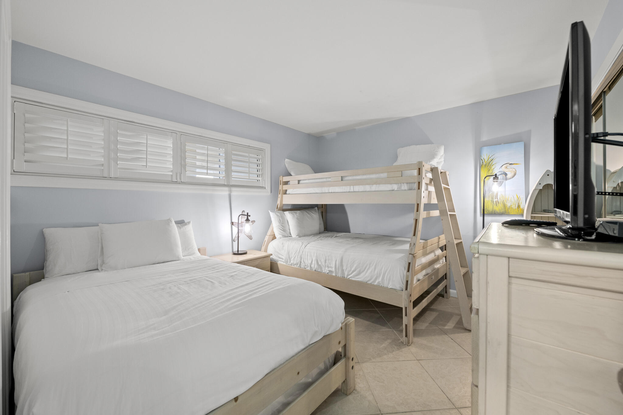HOLIDAY SURF & RACQUET CLUB - Residential