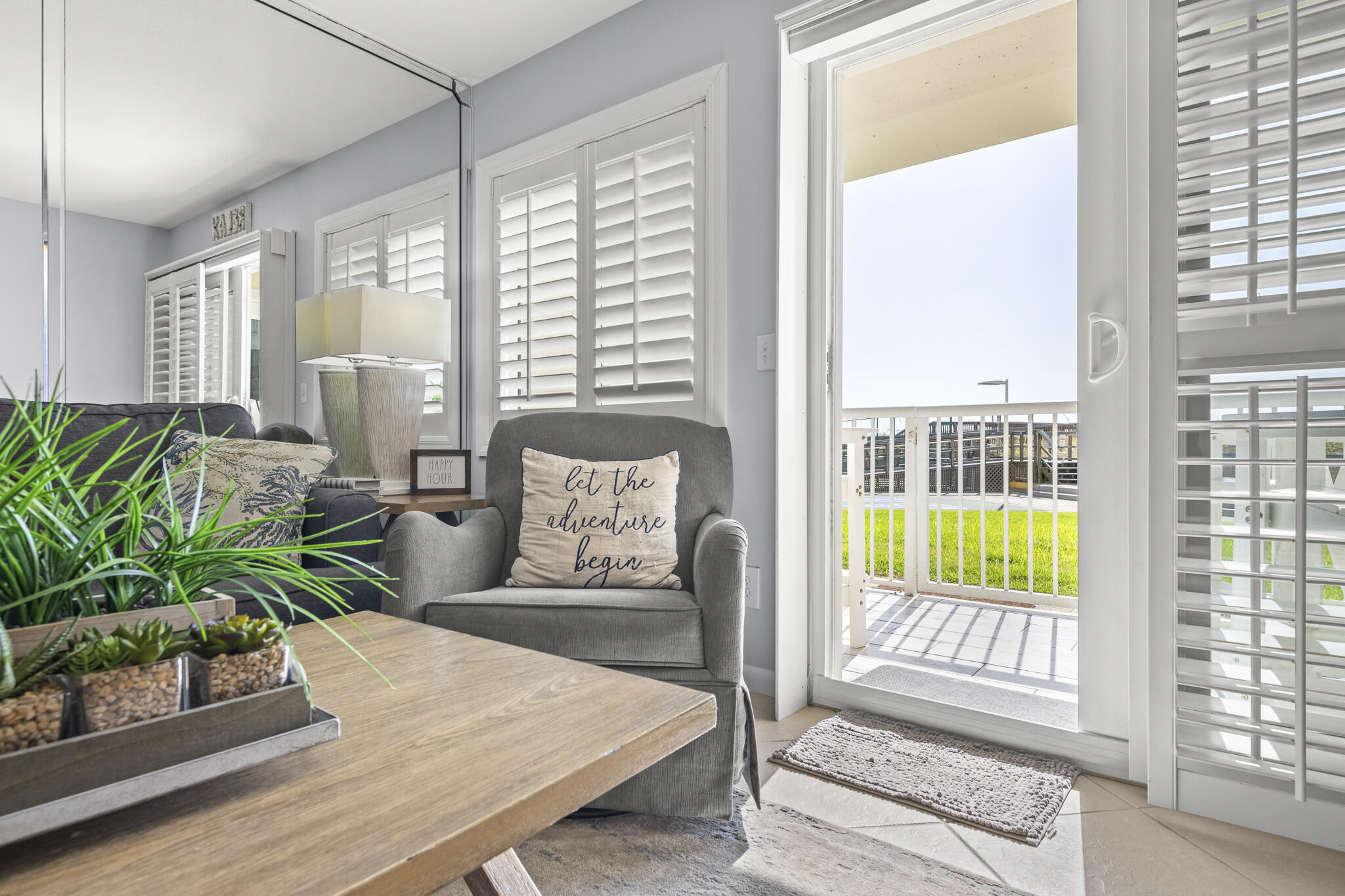 HOLIDAY SURF & RACQUET CLUB - Residential