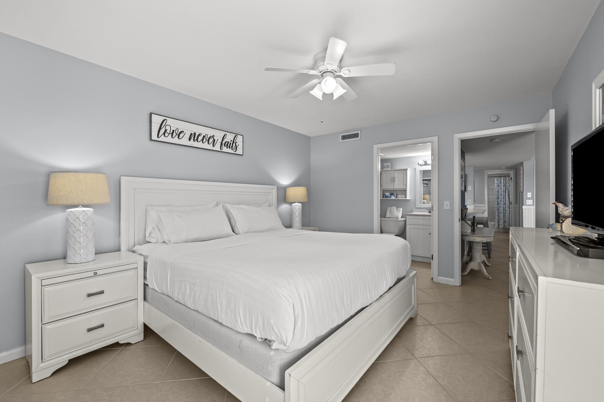 HOLIDAY SURF & RACQUET CLUB - Residential