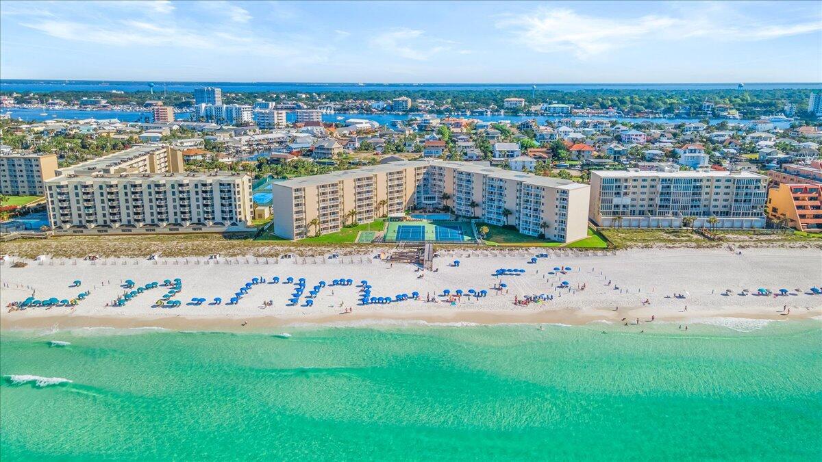 HOLIDAY SURF & RACQUET CLUB - Residential
