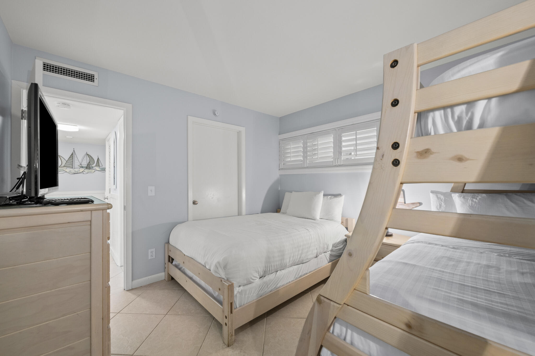HOLIDAY SURF & RACQUET CLUB - Residential