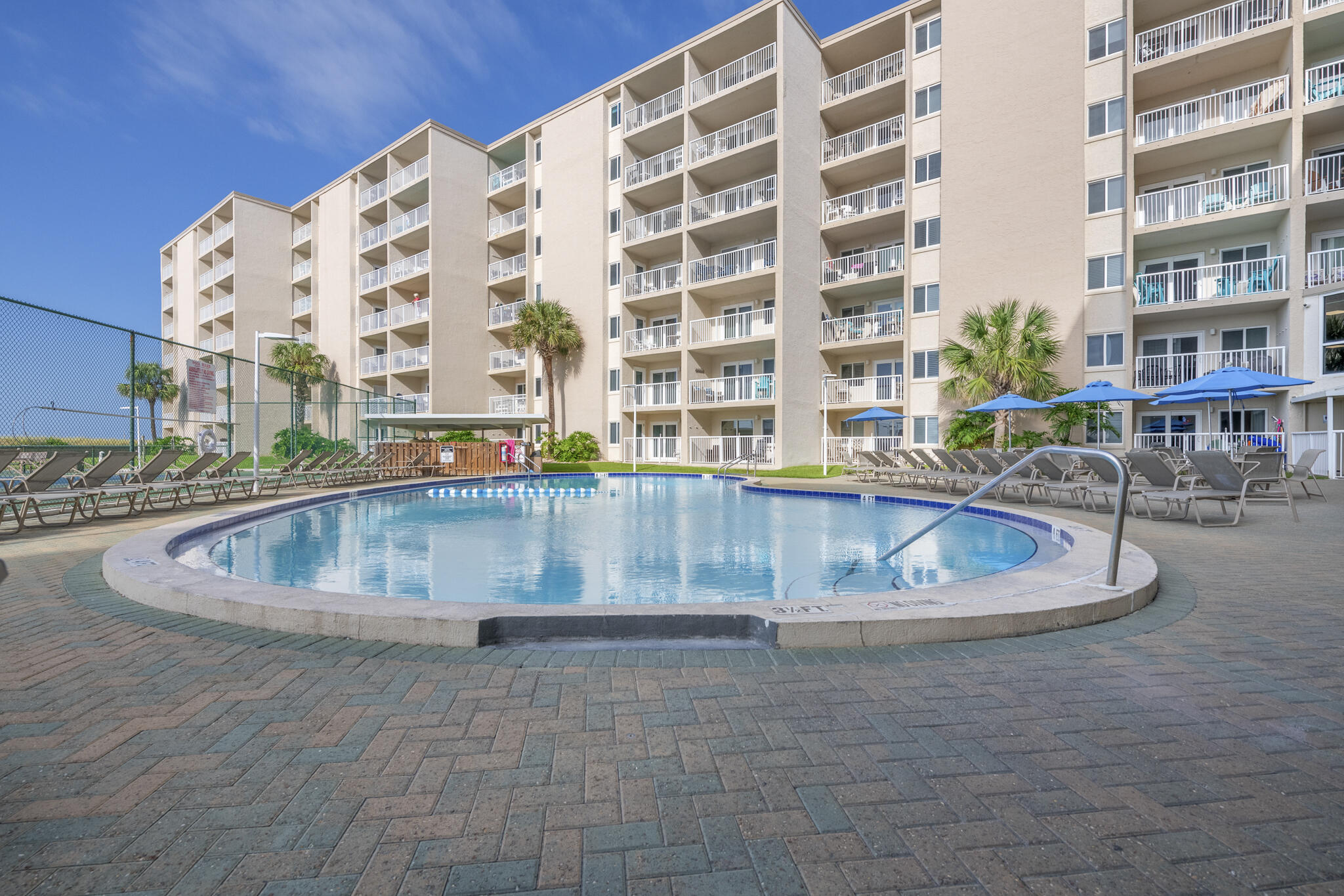 HOLIDAY SURF & RACQUET CLUB - Residential